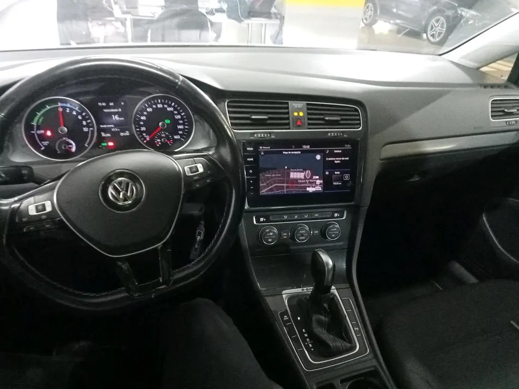 Volkswagen e-Golf AC/DC 10