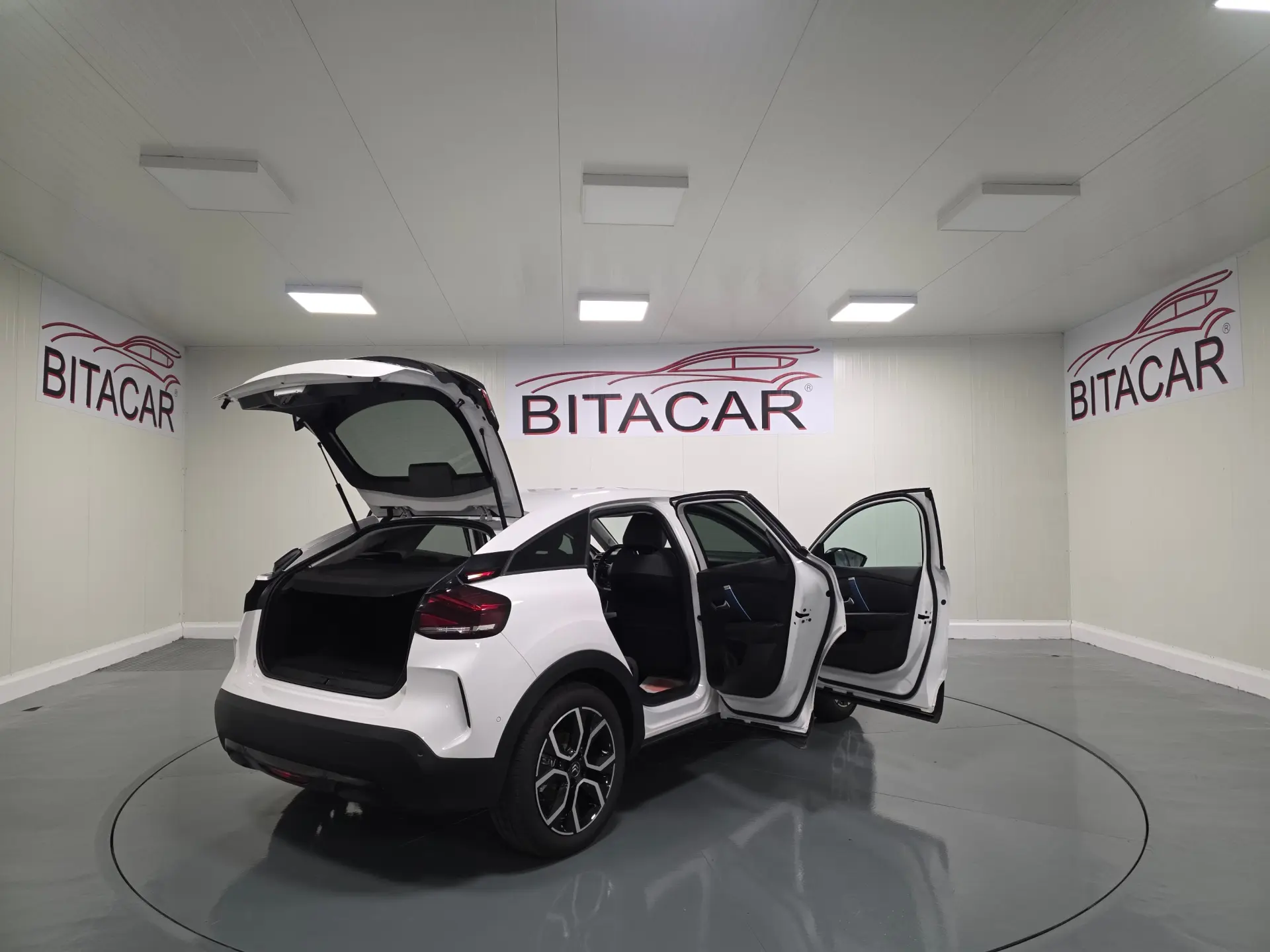 Citroen e-C4 SHINE 68