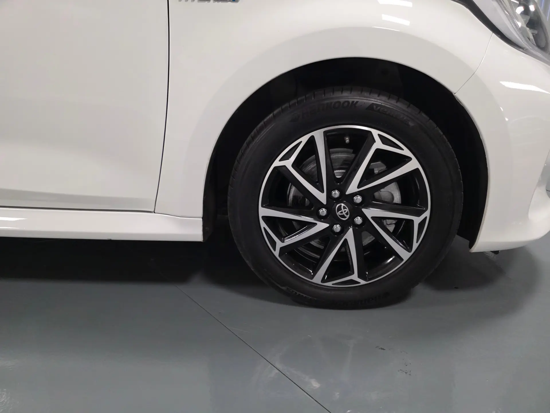 Toyota Yaris 1.5 HDF EXCLUSIVE 4