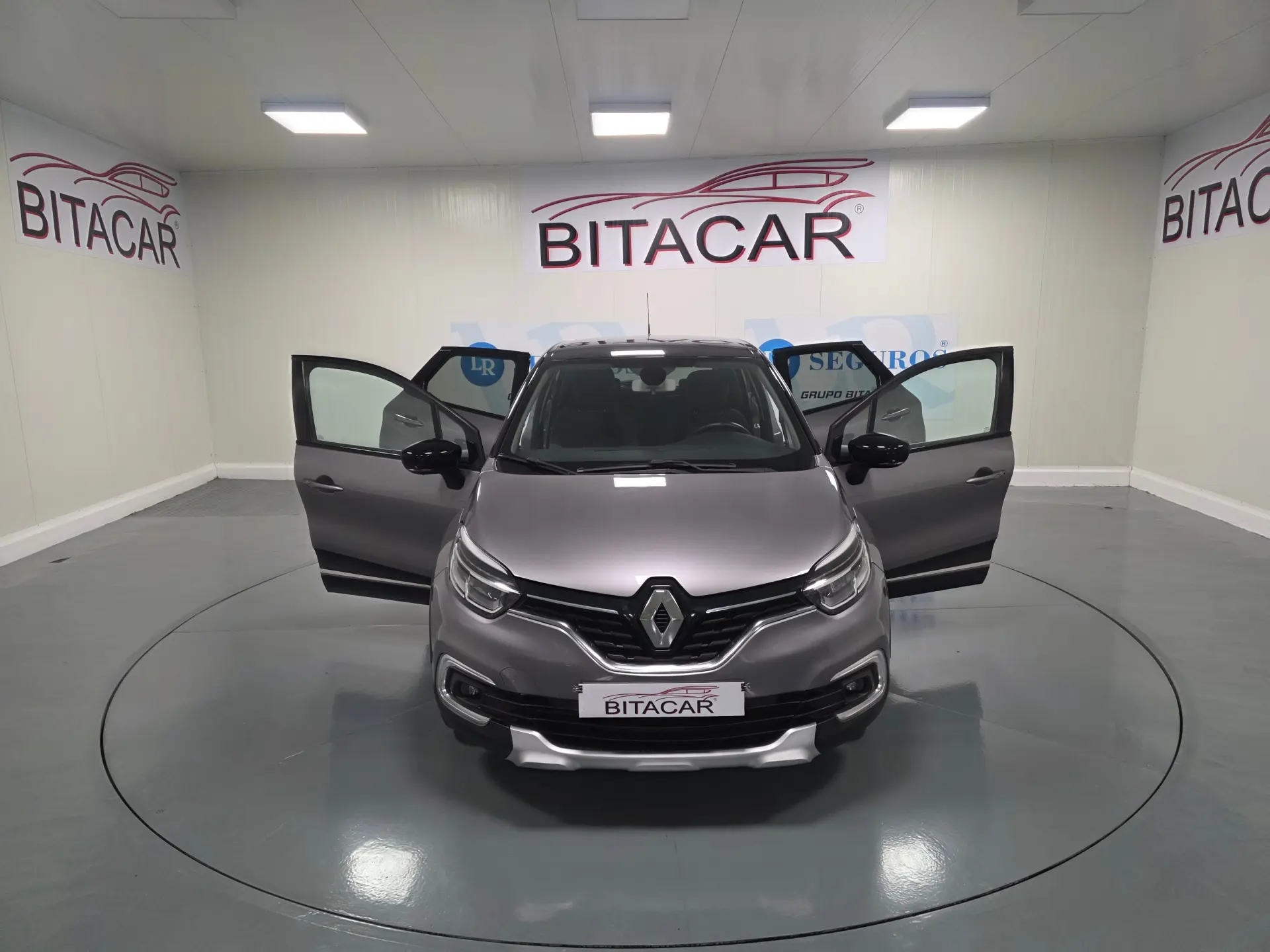 Renault Captur 1.5 DCI EXCLUSIVE 23