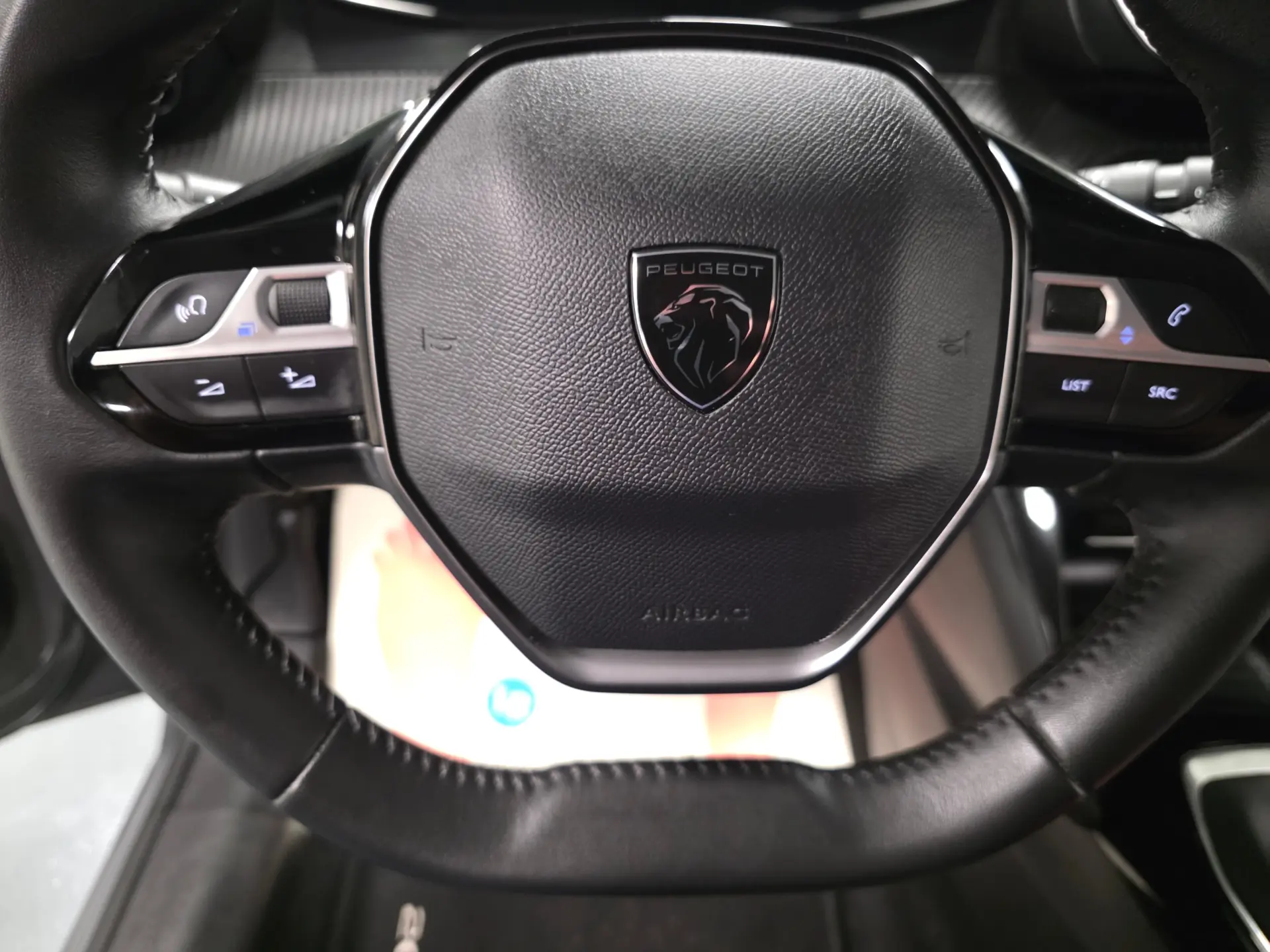 Peugeot 208 ALLURE 86