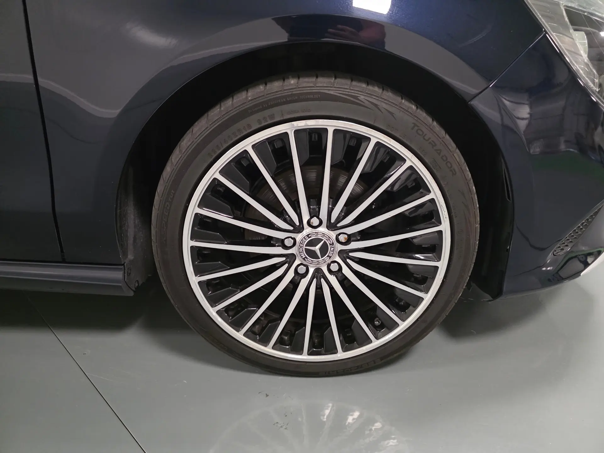 Mercedes-Benz CLA 180 d Shooting Brake Urban 3