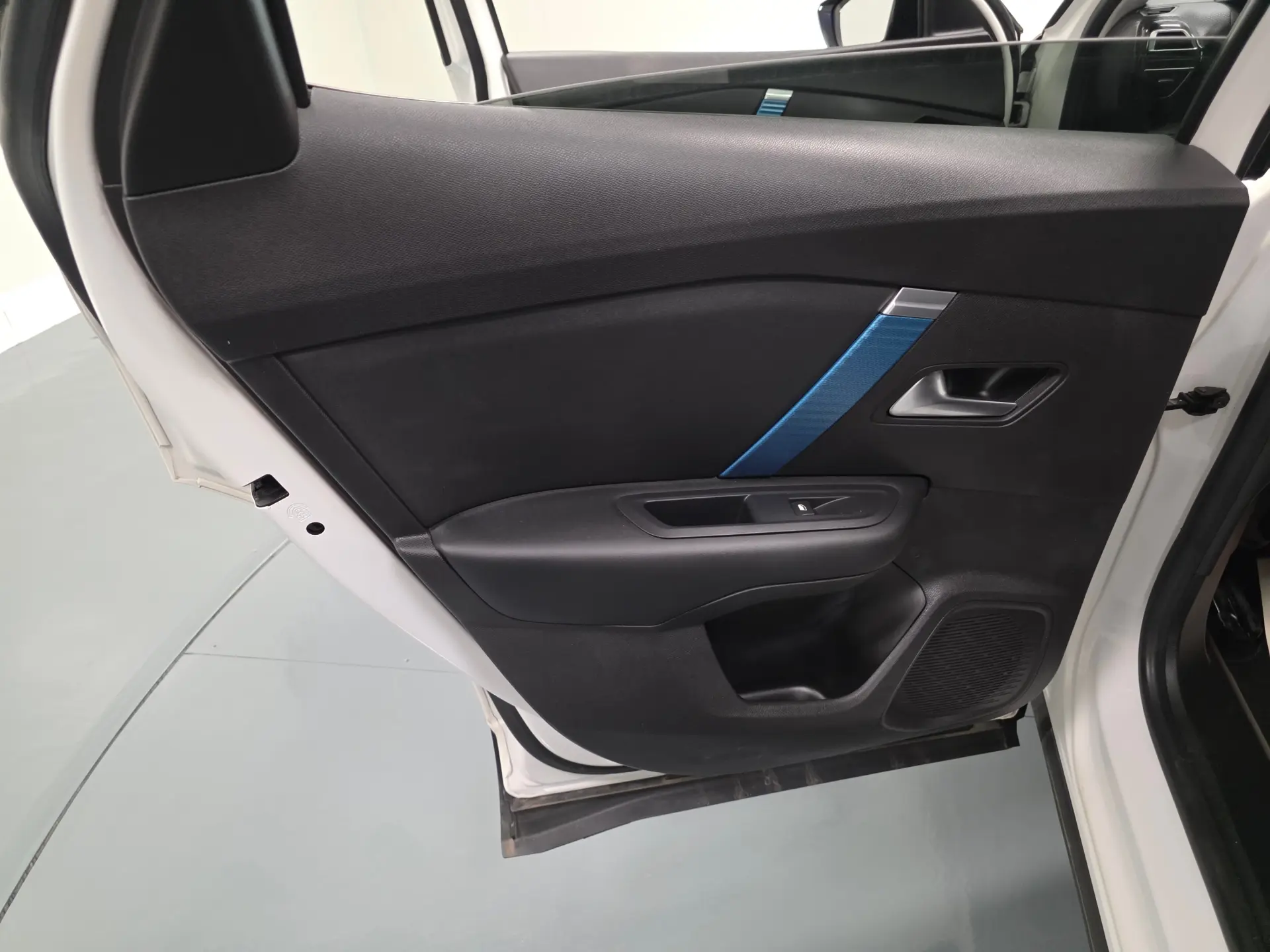 Citroen e-C4 SHINE 74