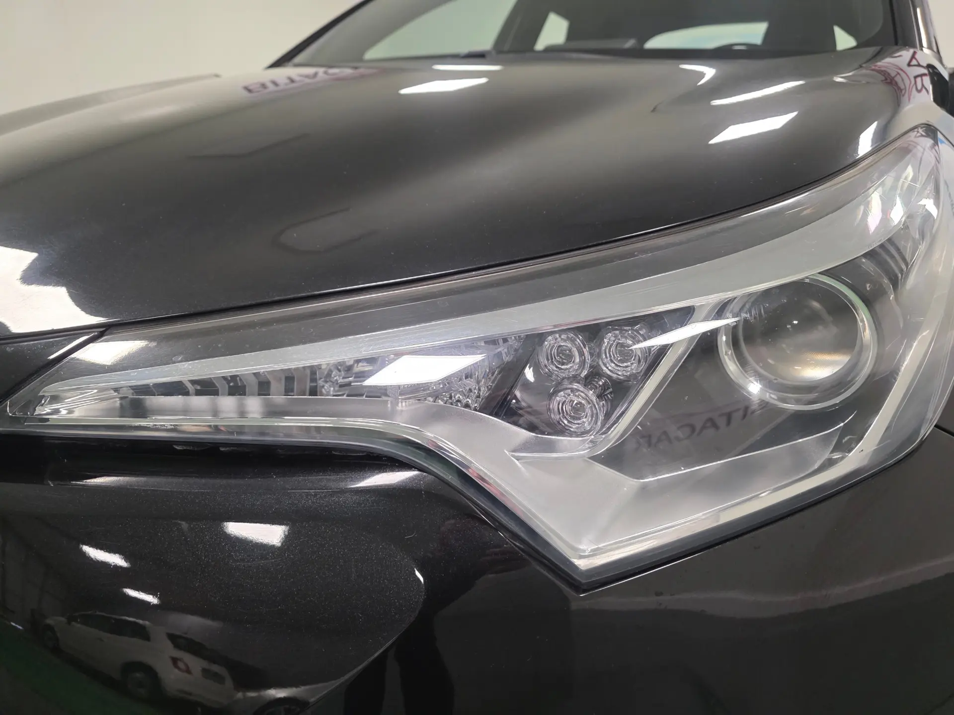 Toyota C-HR 1.8 HSD CONFORT 10