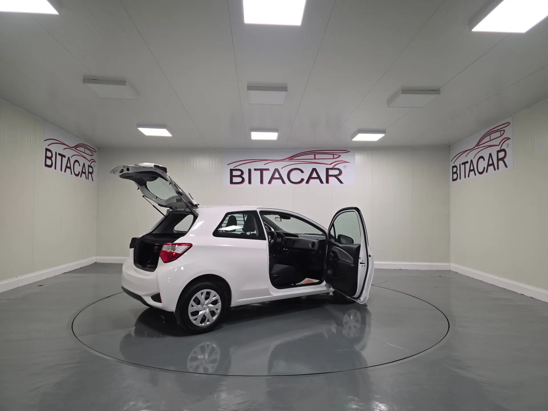 Toyota Yaris BIZZ 1.4 D-4D 90CV IVA DEDUTIVEL 6