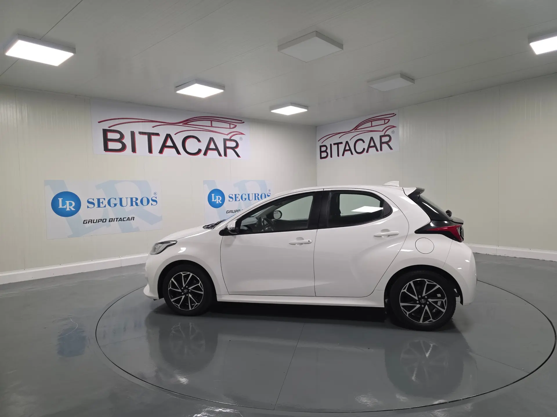 Toyota Yaris 1.5 HDF EXCLUSIVE 19