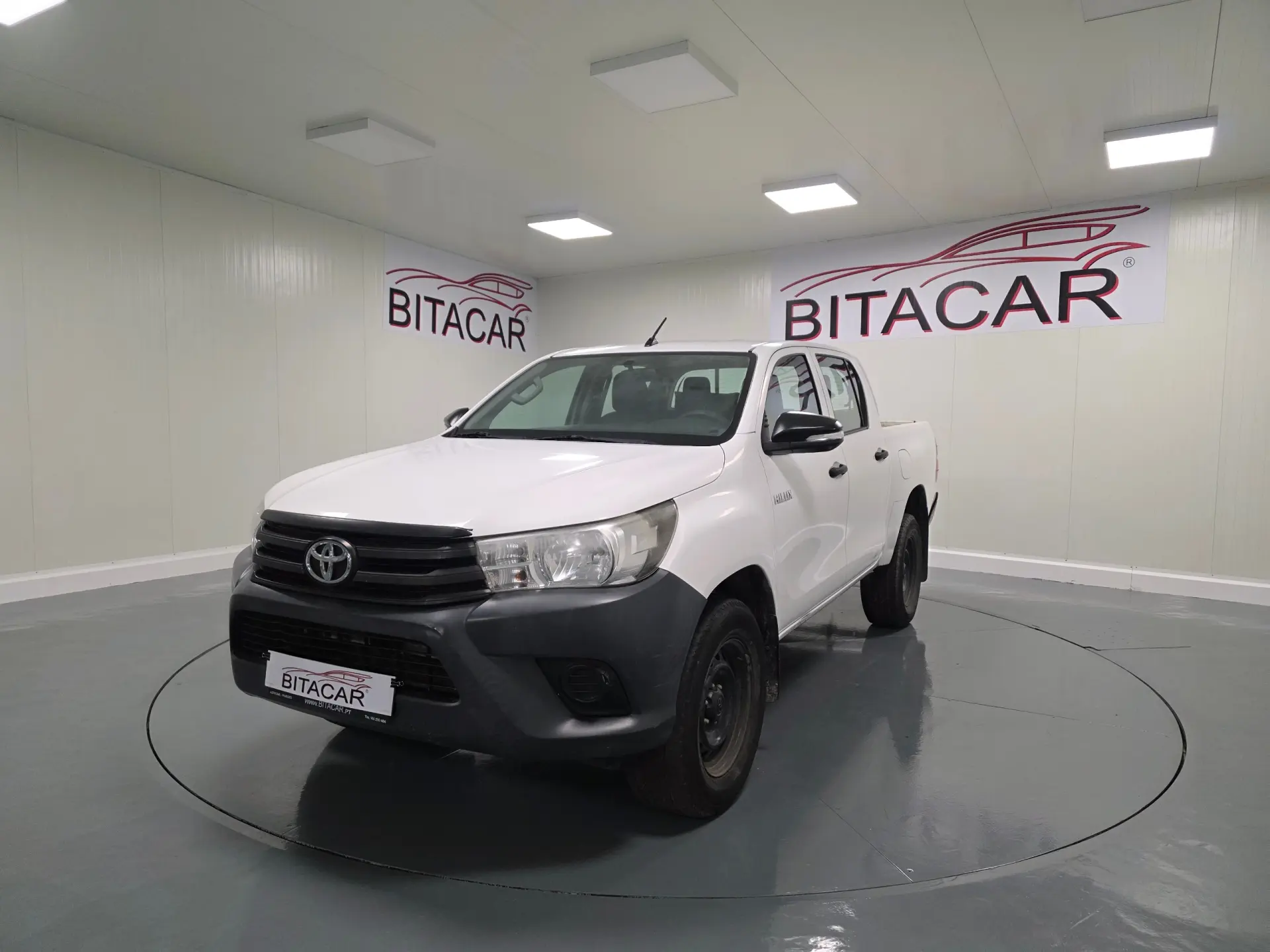 Toyota Hilux 2.4 D-4D 2WD CD Tracker 7