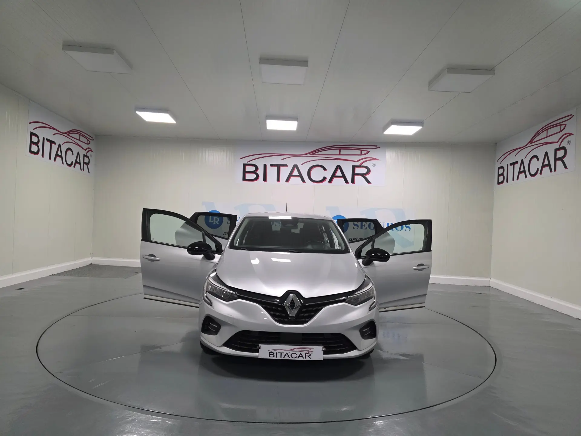 Renault Clio 1.0 TCE LIMITED 28