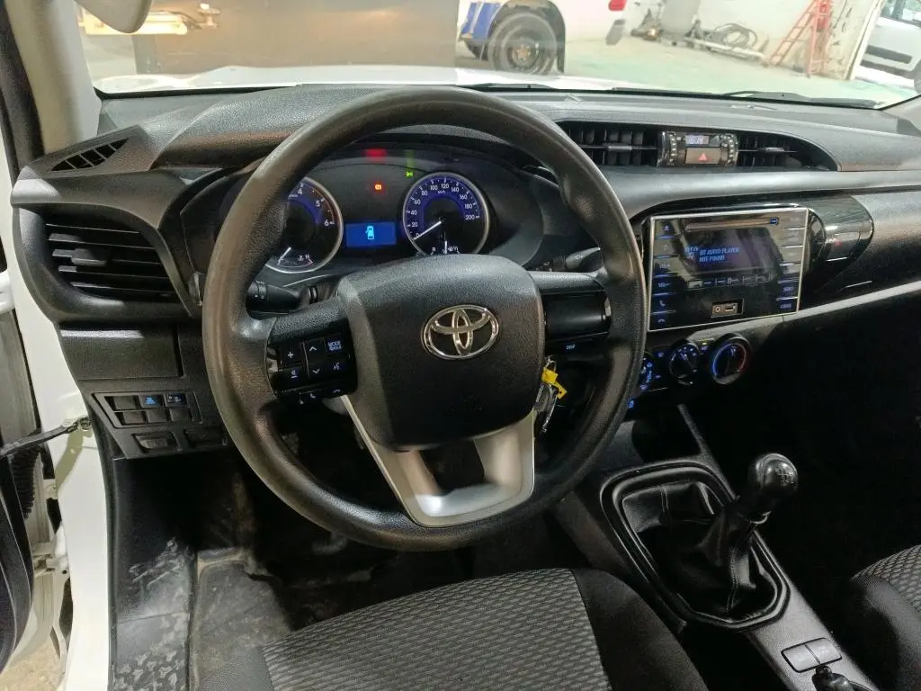 Toyota Hilux 2.4 D-4D 2WD CD 8
