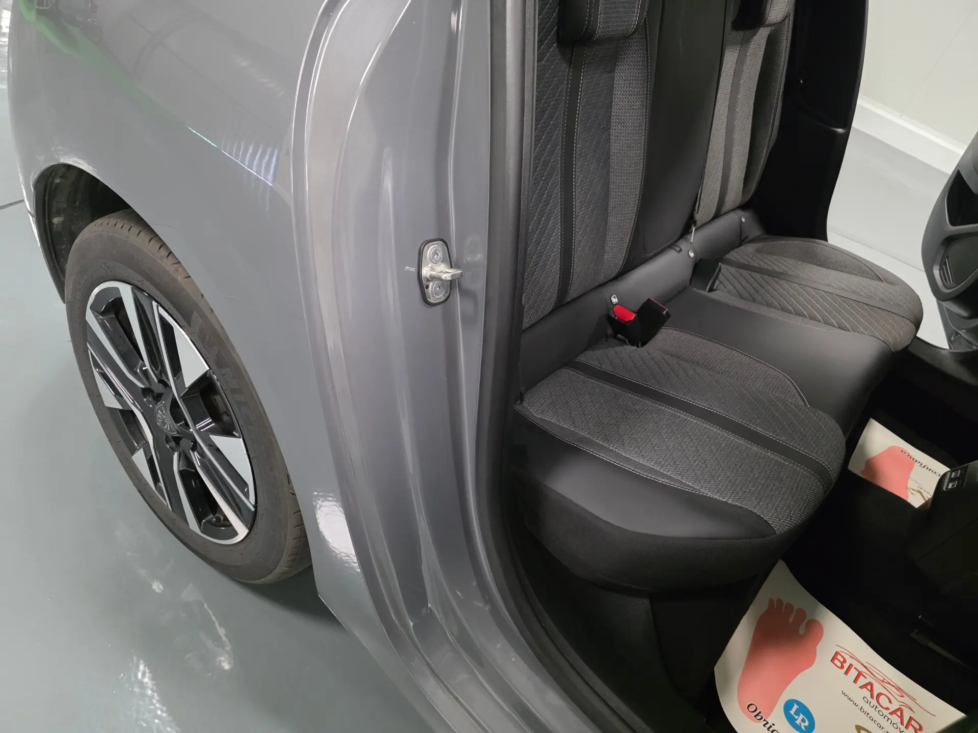 Peugeot 208 ALLURE 64