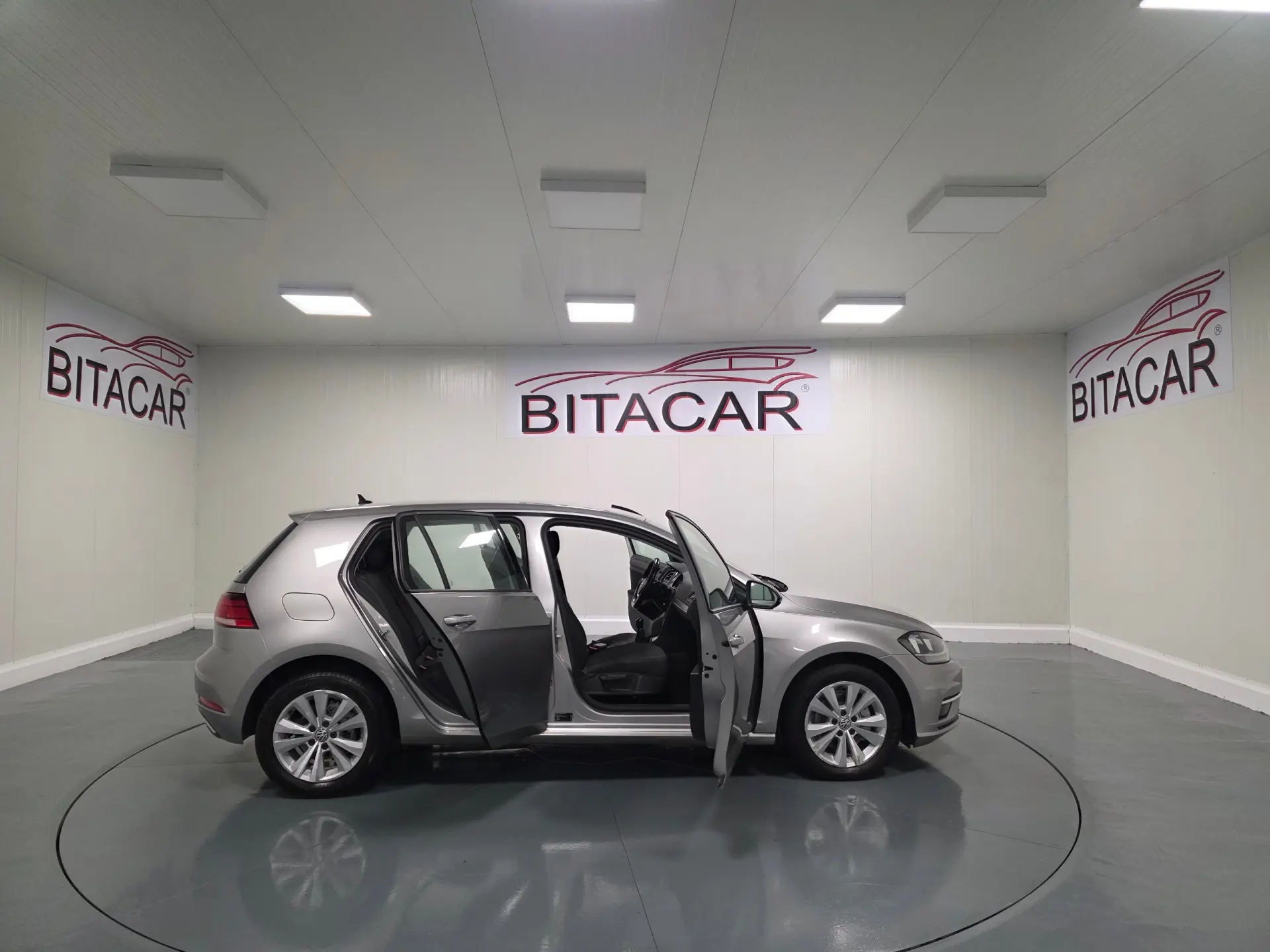 Volkswagen Golf 1.6 TDI CONFORTLINE 56