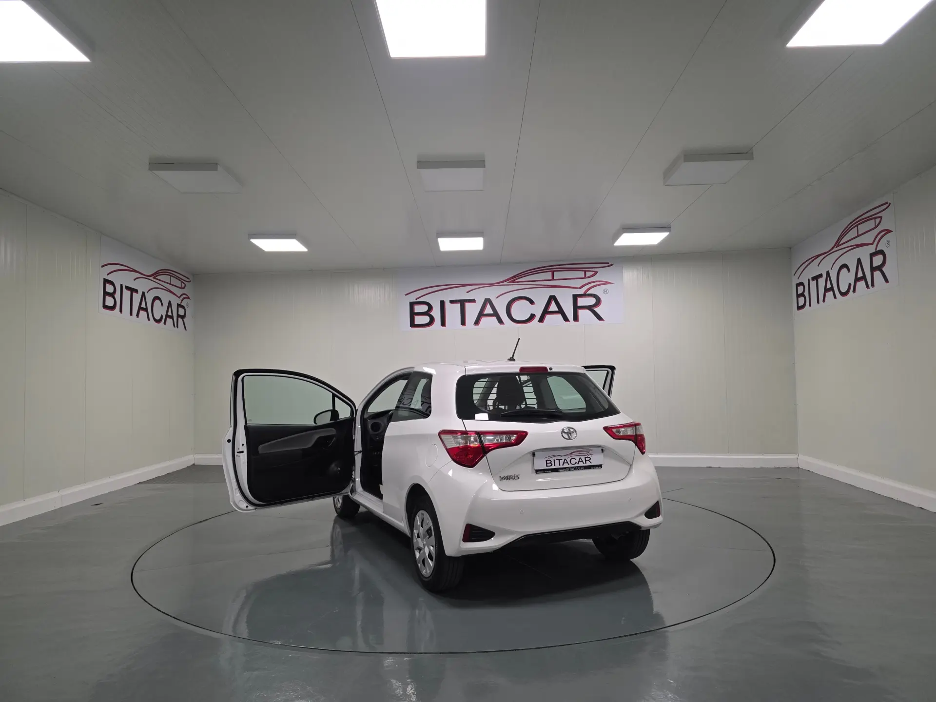 Toyota Yaris BIZZ 1.4 D-4D 90CV IVA DEDUTIVEL 4