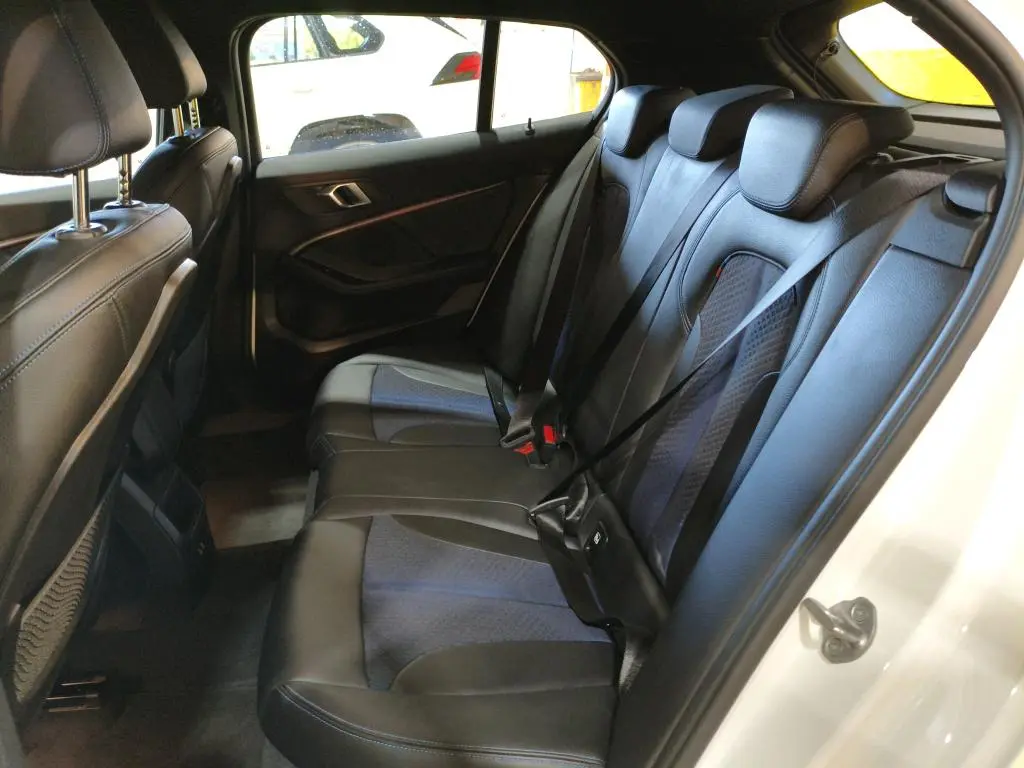 BMW 116 d Pack Desportivo M 6