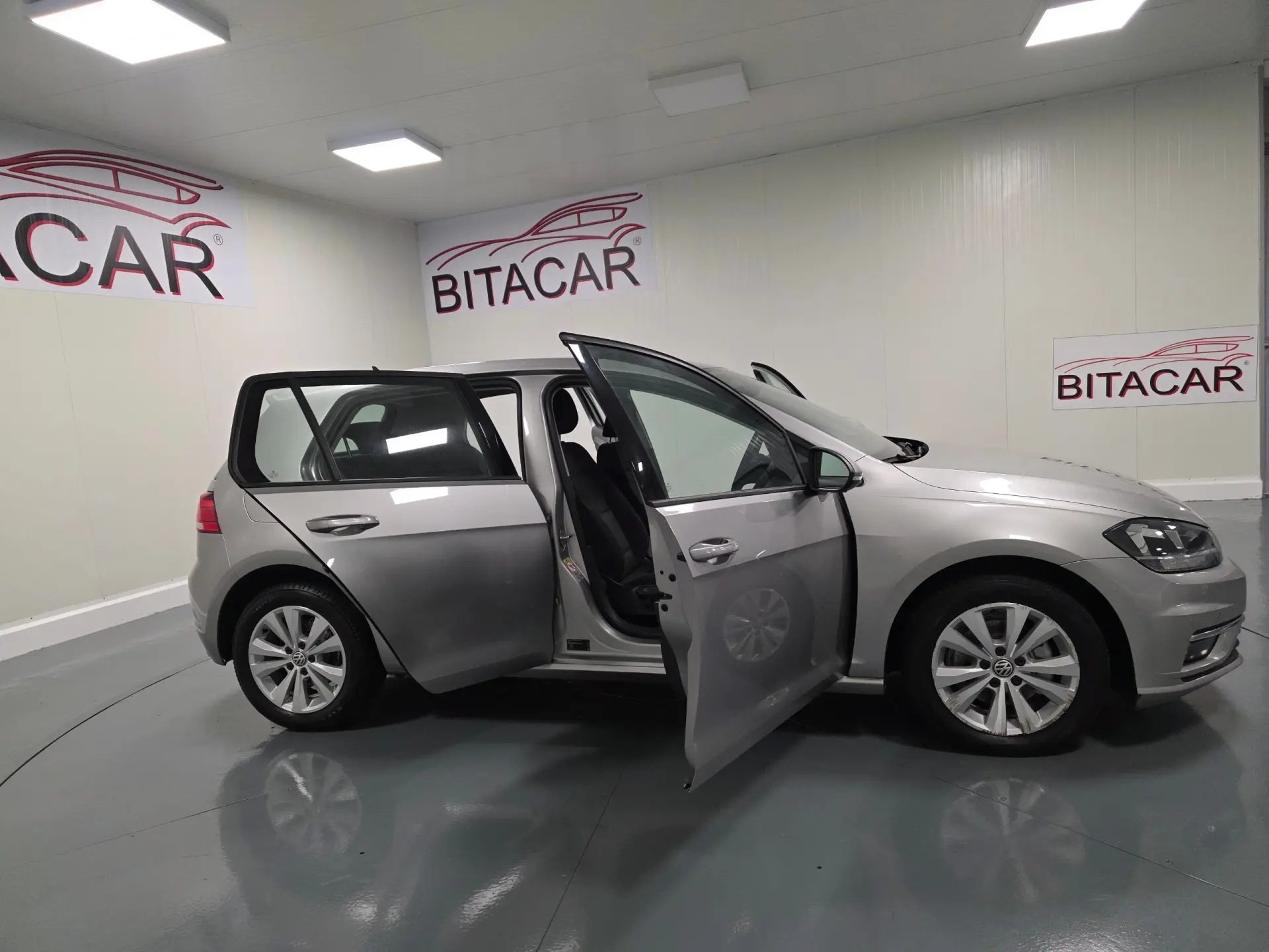 Volkswagen Golf 1.6 TDI CONFORTLINE 16