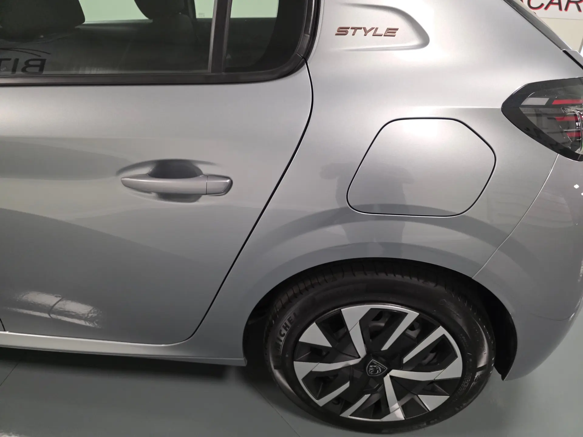 Peugeot 208 1.2 STYLE 24