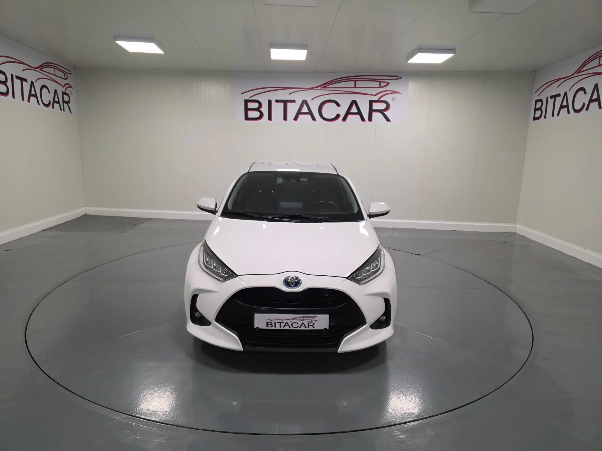Toyota Yaris 1.5 HDF EXCLUSIVE 8