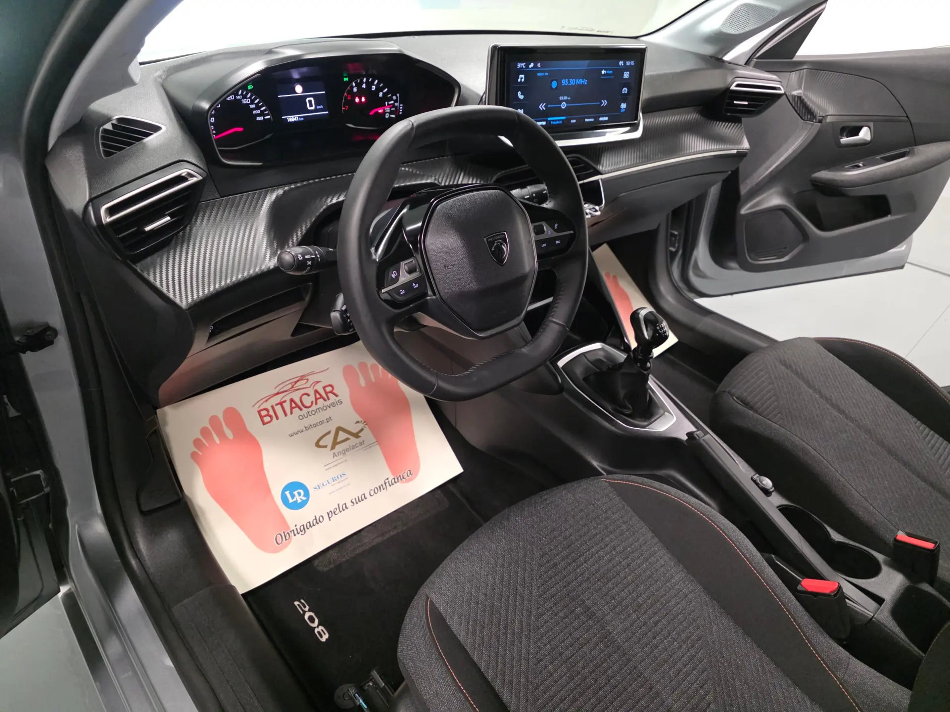 Peugeot 208 1.2 STYLE 75