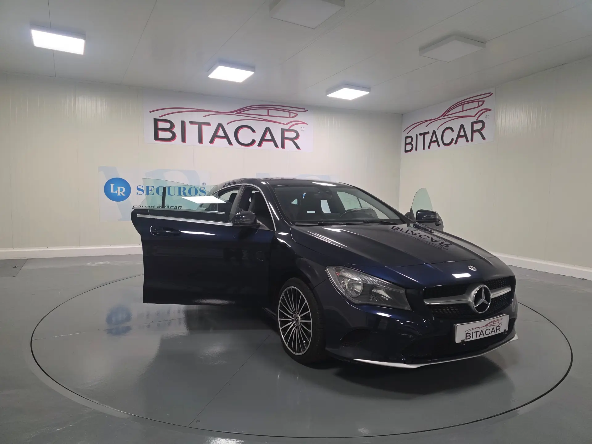 Mercedes-Benz CLA 180 d Shooting Brake Urban 30