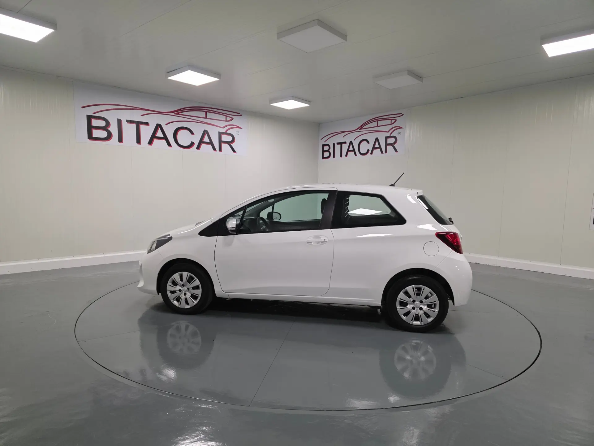 Toyota Yaris BIZZ 1.4 D-4D 90CV IVA DEDUTIVEL 24