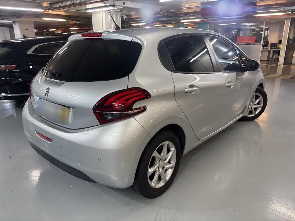 Peugeot 208 1.6 BlueHDi Active 4