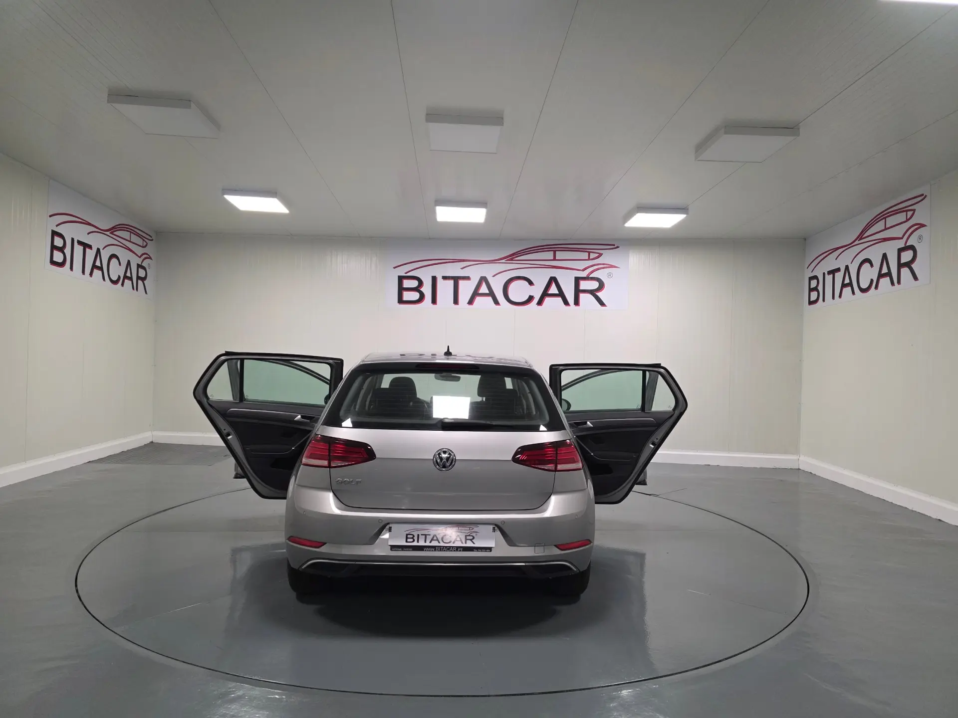 Volkswagen Golf 1.6 TDI CONFORTLINE 46