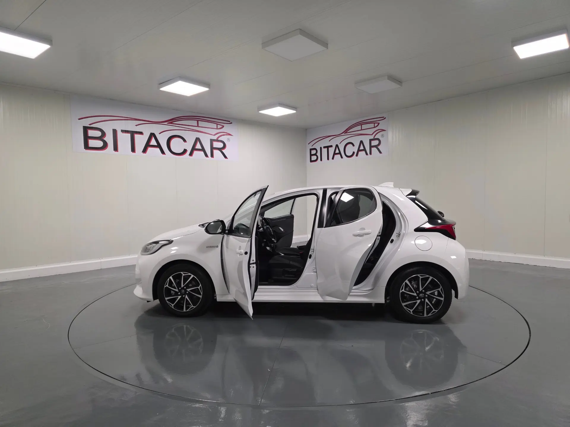 Toyota Yaris 1.5 HDF EXCLUSIVE 48