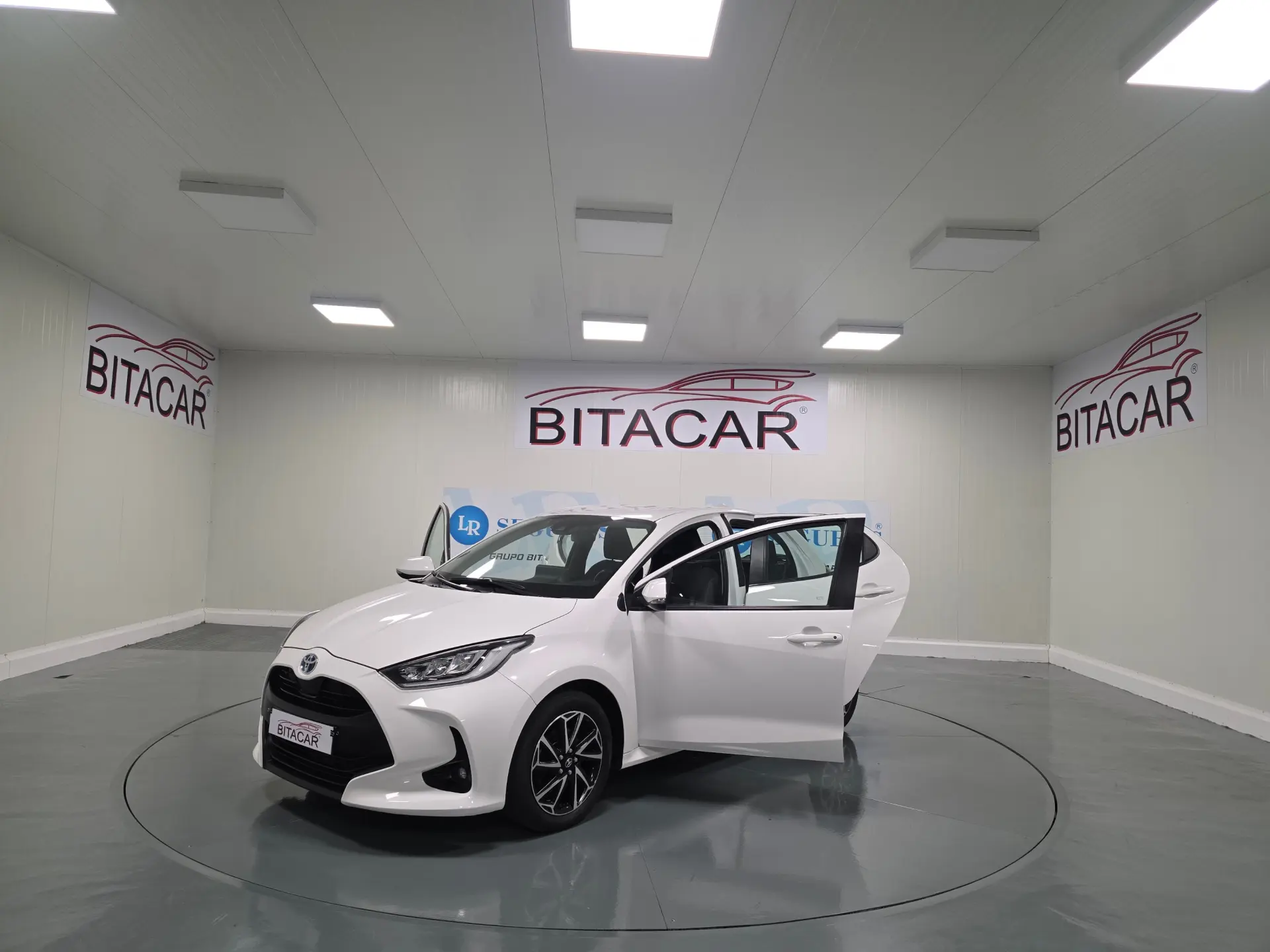 Toyota Yaris 1.5 HDF EXCLUSIVE 44