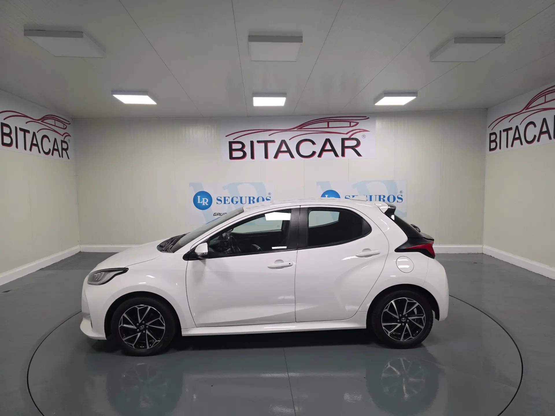 Toyota Yaris 1.5 HDF EXCLUSIVE 16