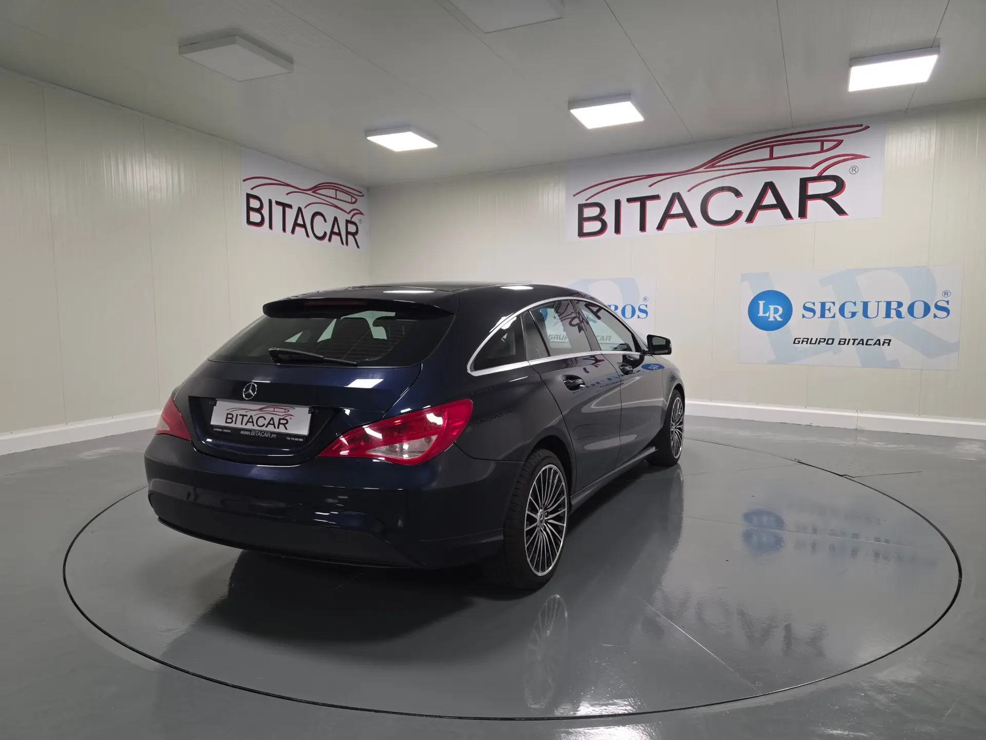 Mercedes-Benz CLA 180 d Shooting Brake Urban 25