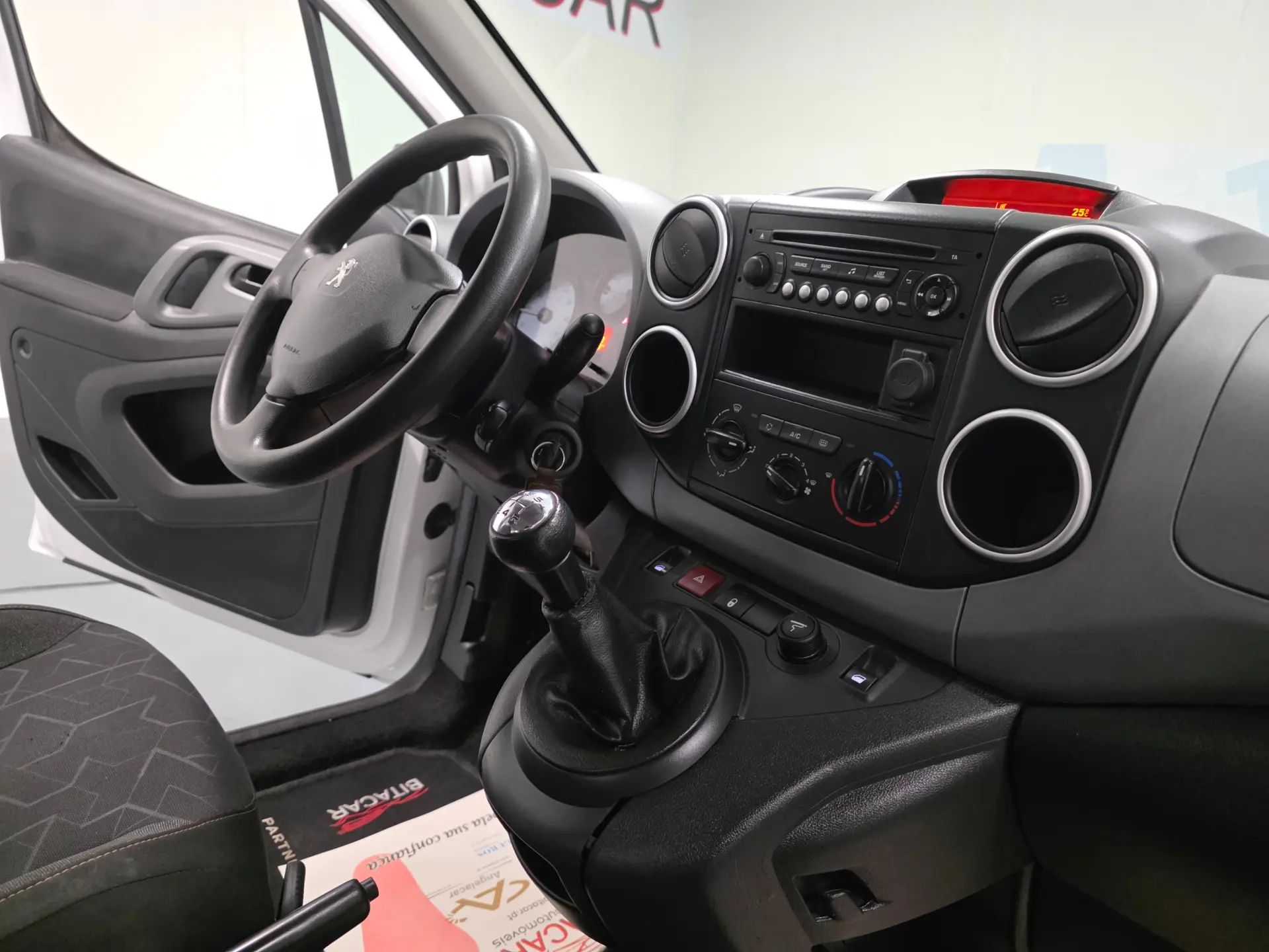 Peugeot Partner TEPEE 1.6 BLUEHDI 5 LUGARES 77