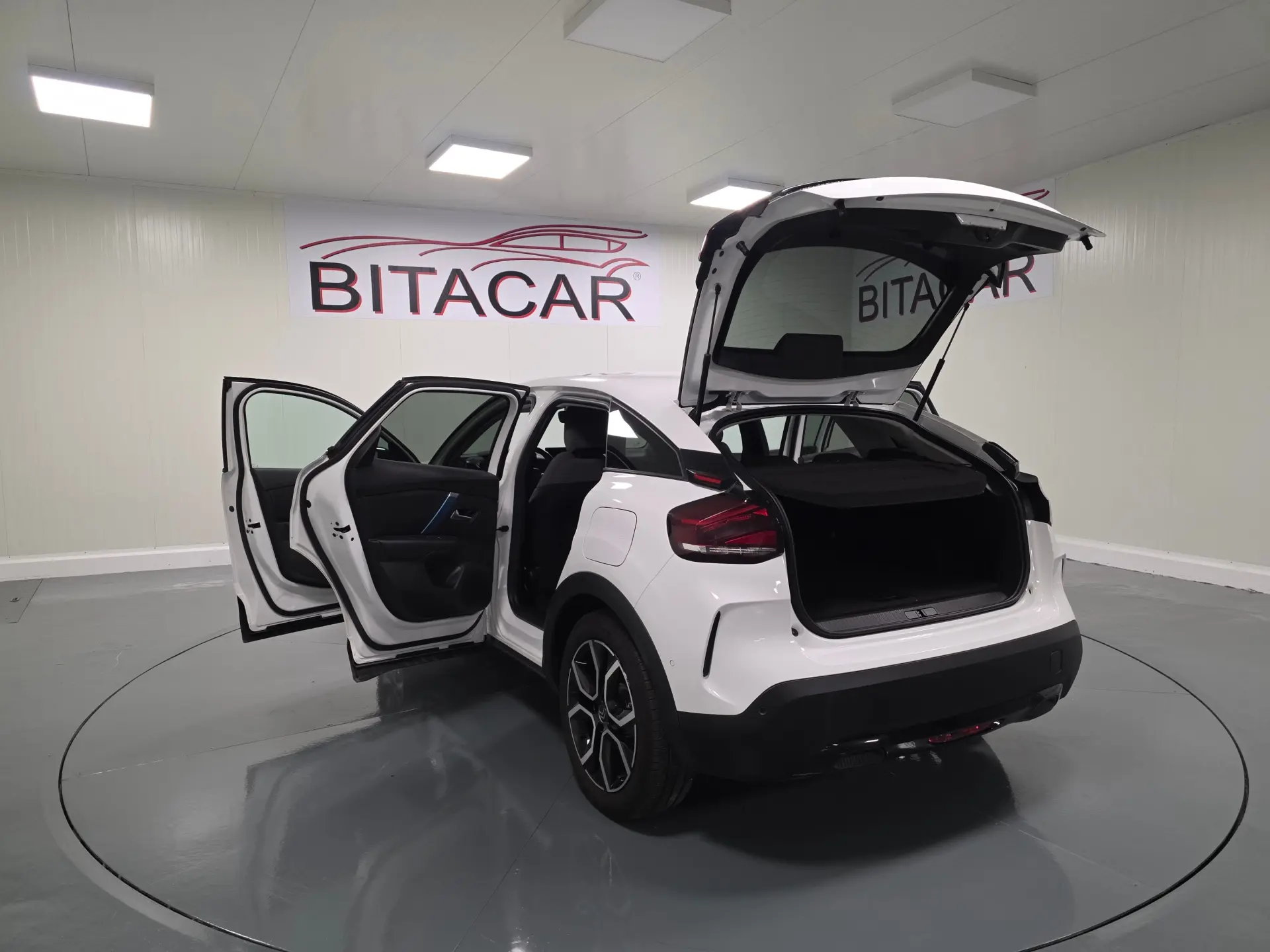 Citroen e-C4 SHINE 65