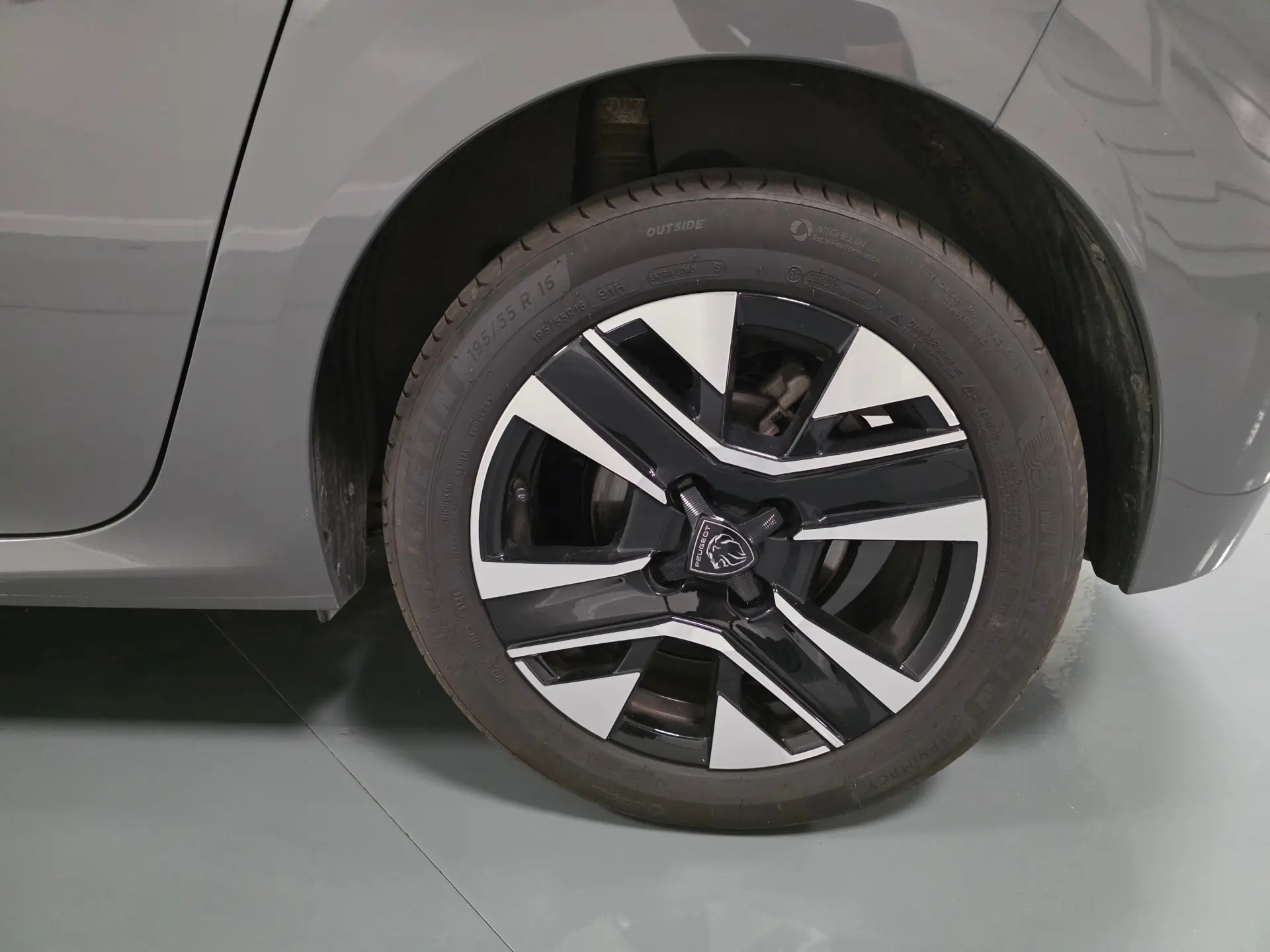Peugeot 208 ALLURE 22
