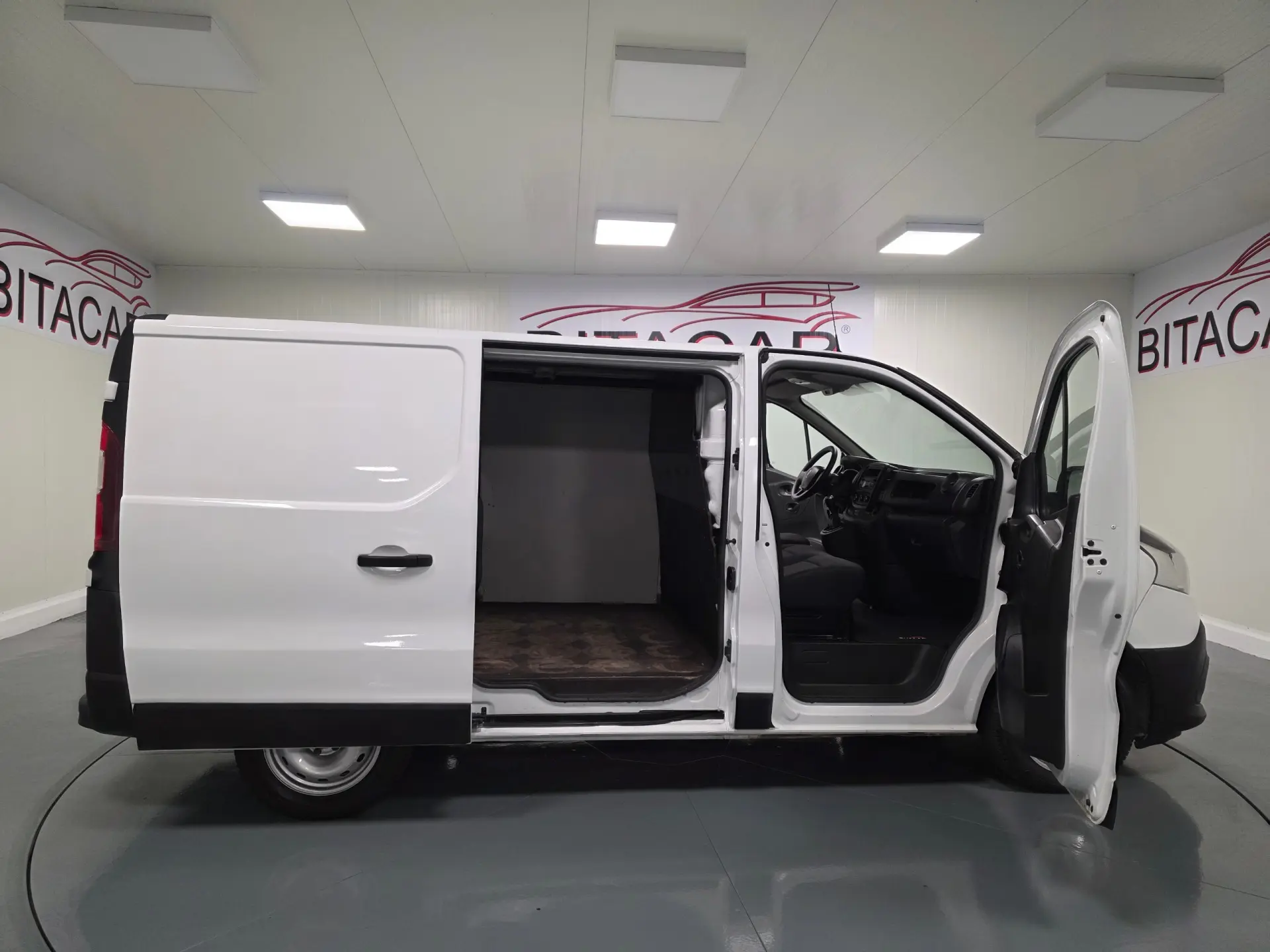 Renault Trafic 2.0 DCI L1H1 120CV IVA DEDUTIVEL 41