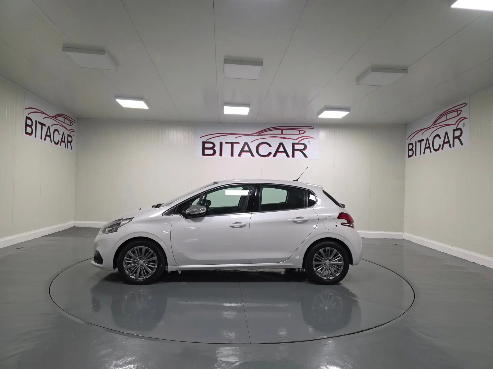 Peugeot 208 1.6 BlueHDi Allure 4