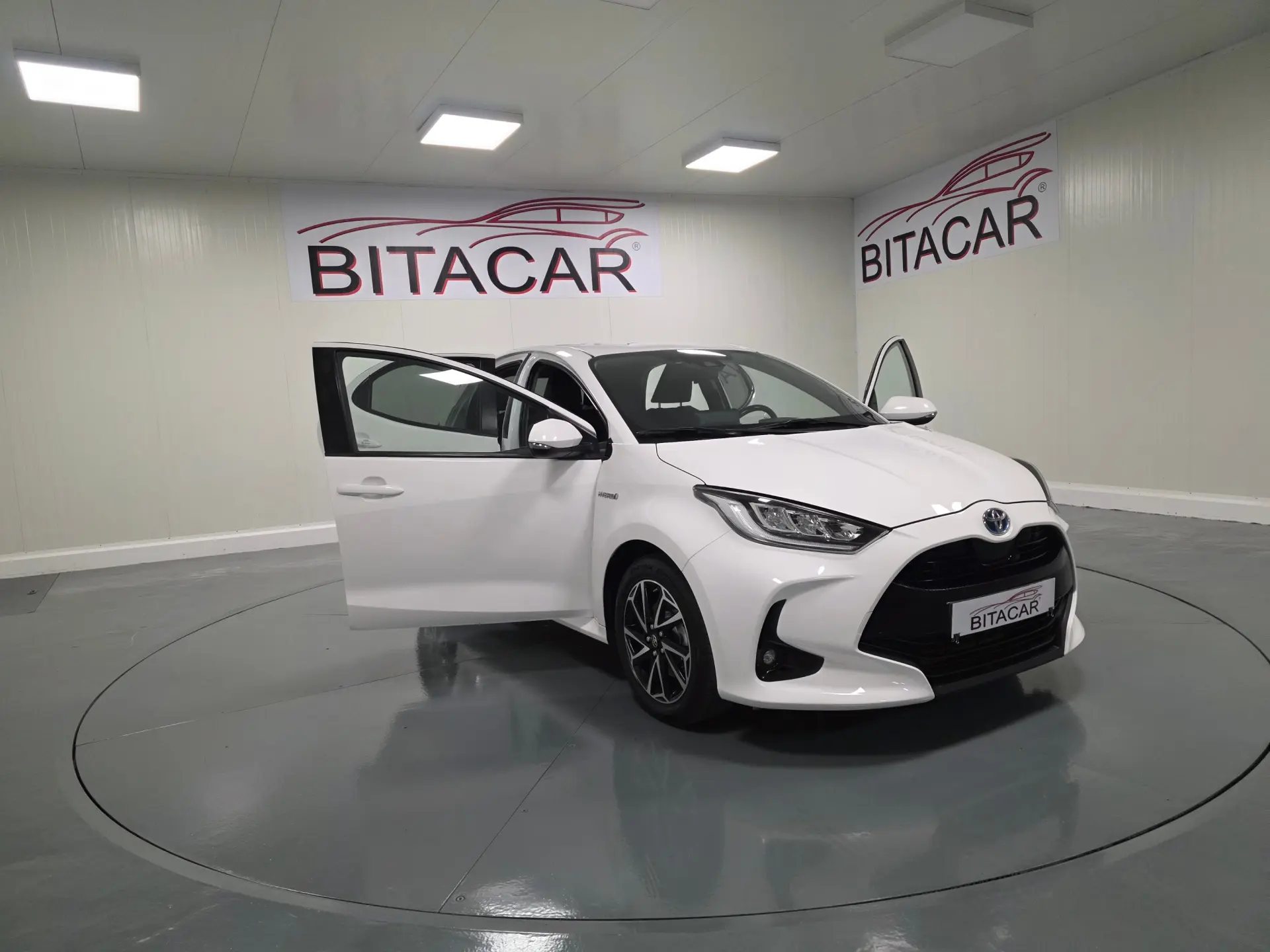 Toyota Yaris 1.5 HDF EXCLUSIVE 37