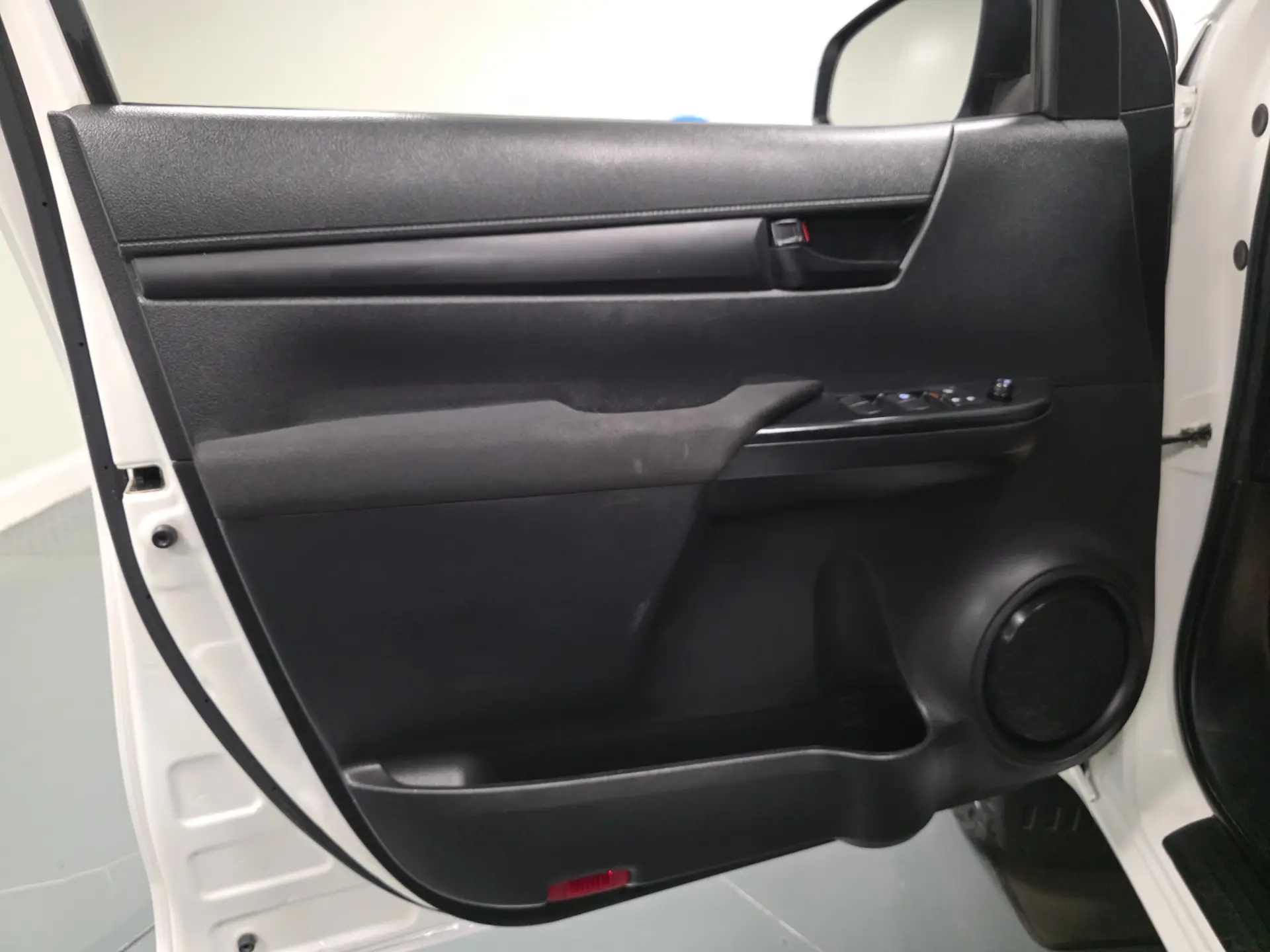Toyota Hilux 2.4 D-4D 4WD CD CH 76