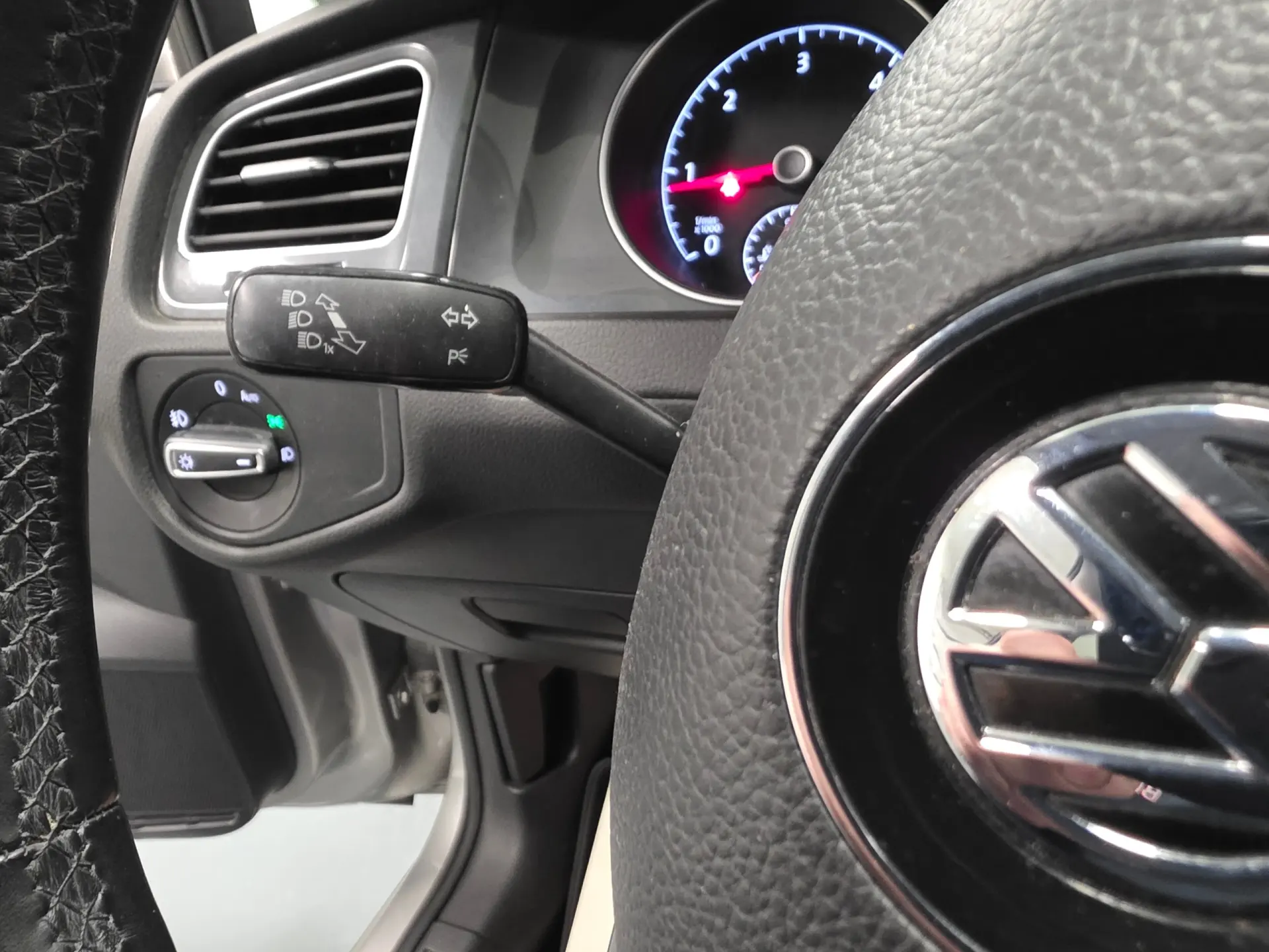 Volkswagen Golf 1.6 TDI CONFORTLINE 86