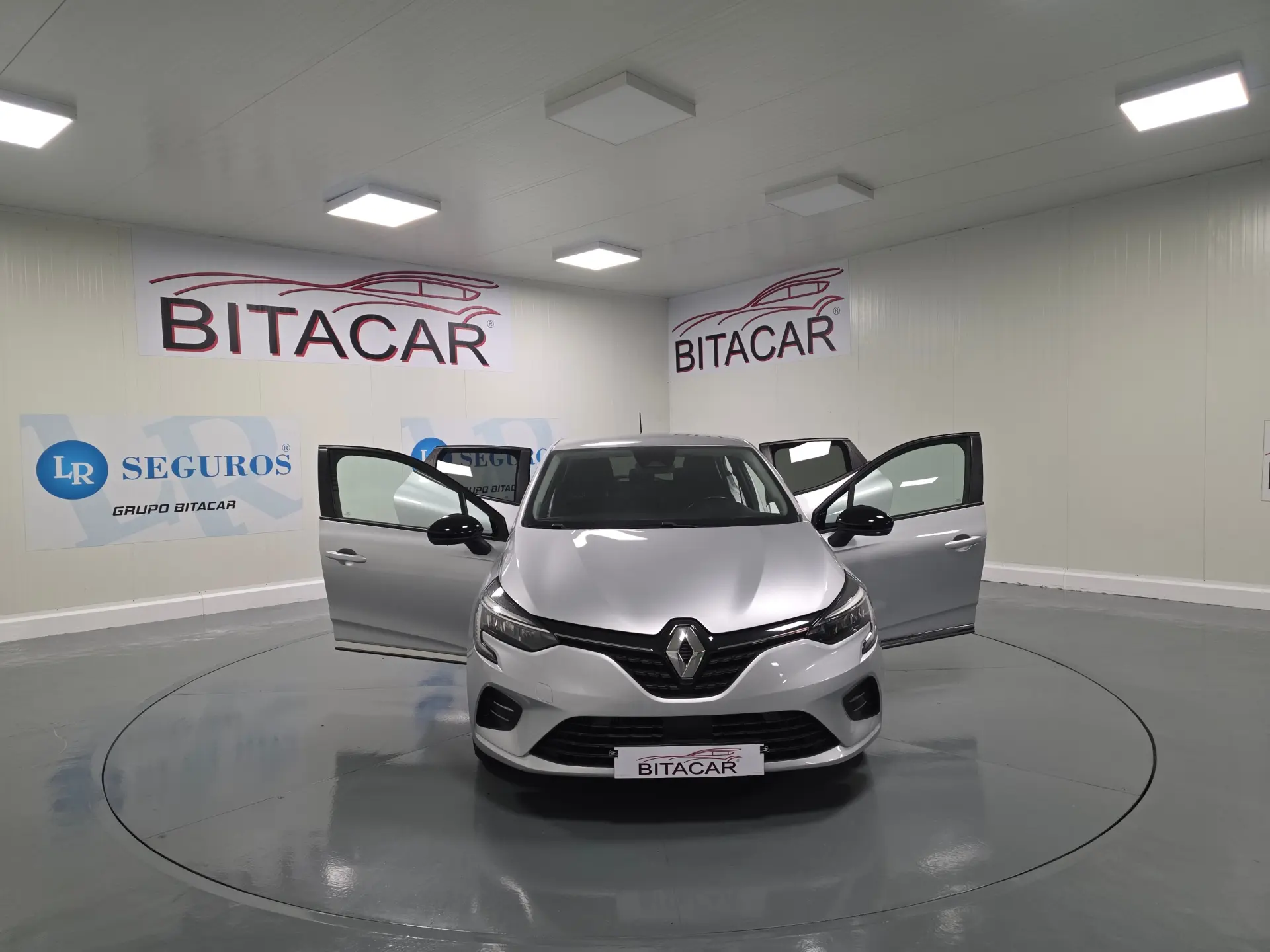 Renault Clio 1.0 TCE LIMITED 31