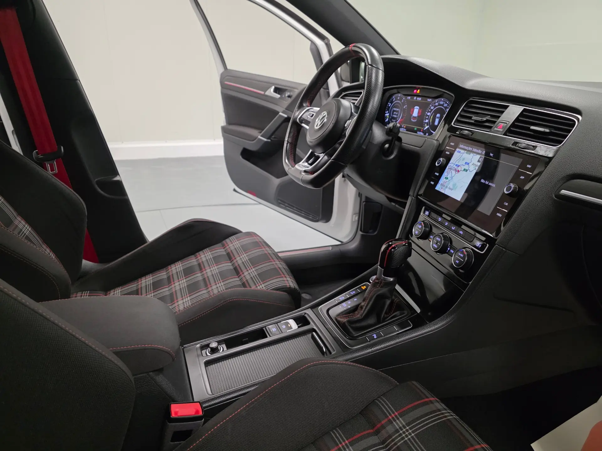 Volkswagen Golf 2.0 TSI GTI DSG Performance 64