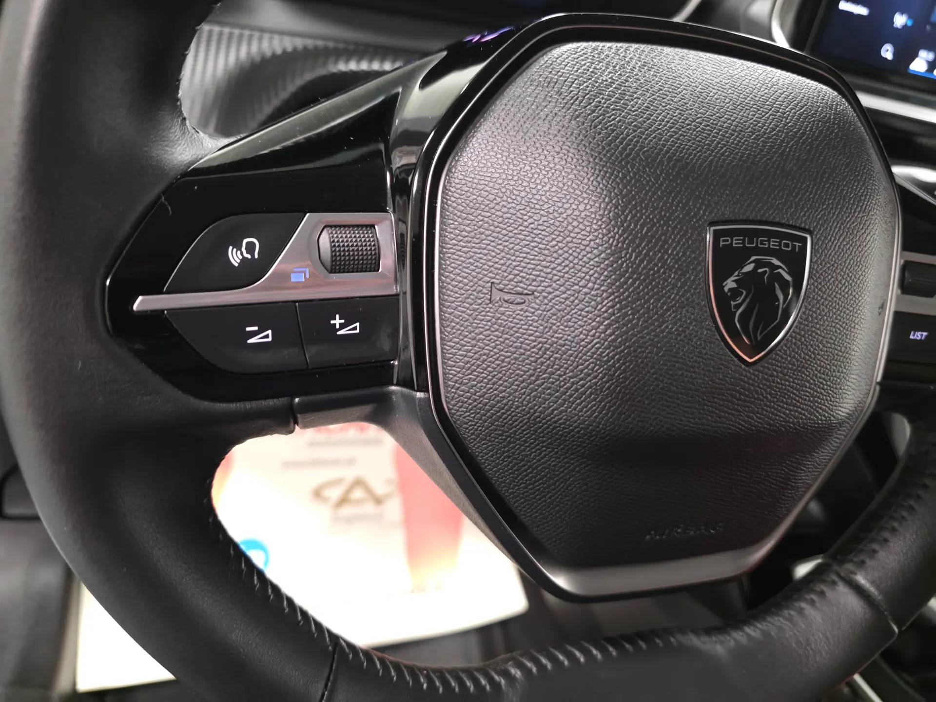 Peugeot 208 ALLURE 87