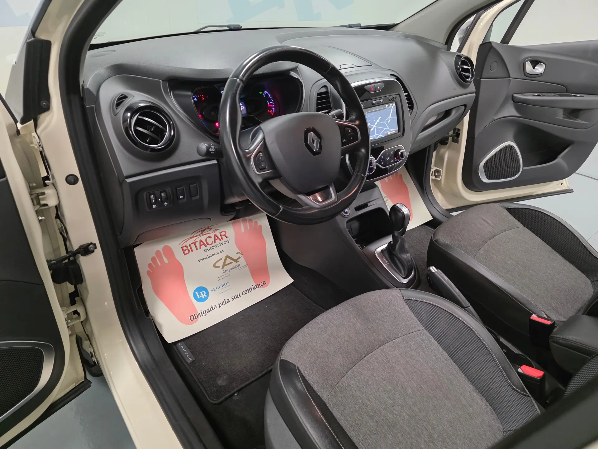 Renault Captur 1.5 DCI EXCLUSIVE 10