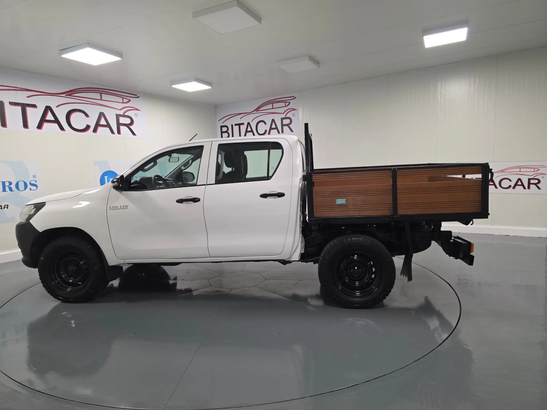 Toyota Hilux 2.4 D-4D 4WD CD CH 16