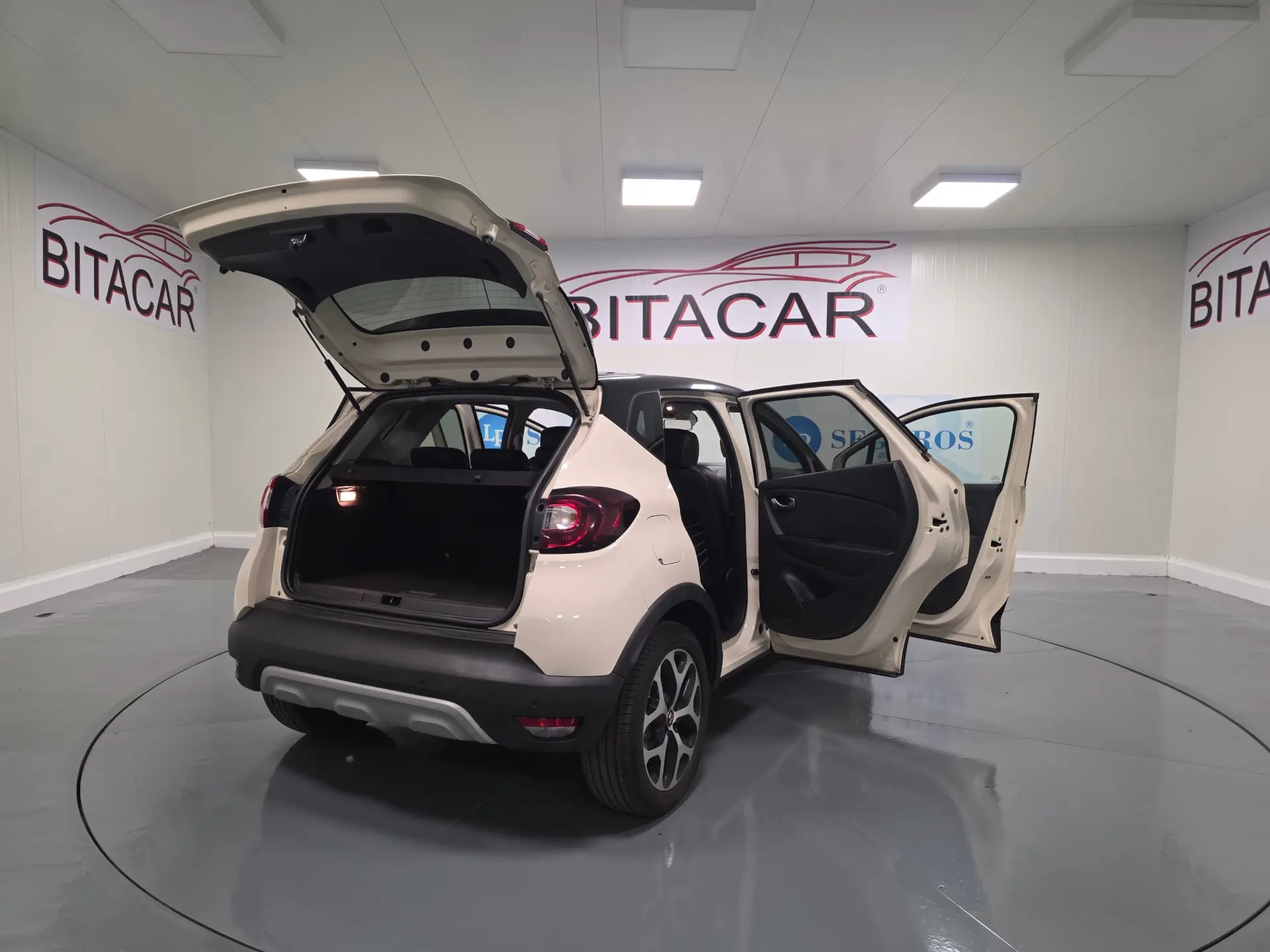 Renault Captur 1.5 DCI EXCLUSIVE 4