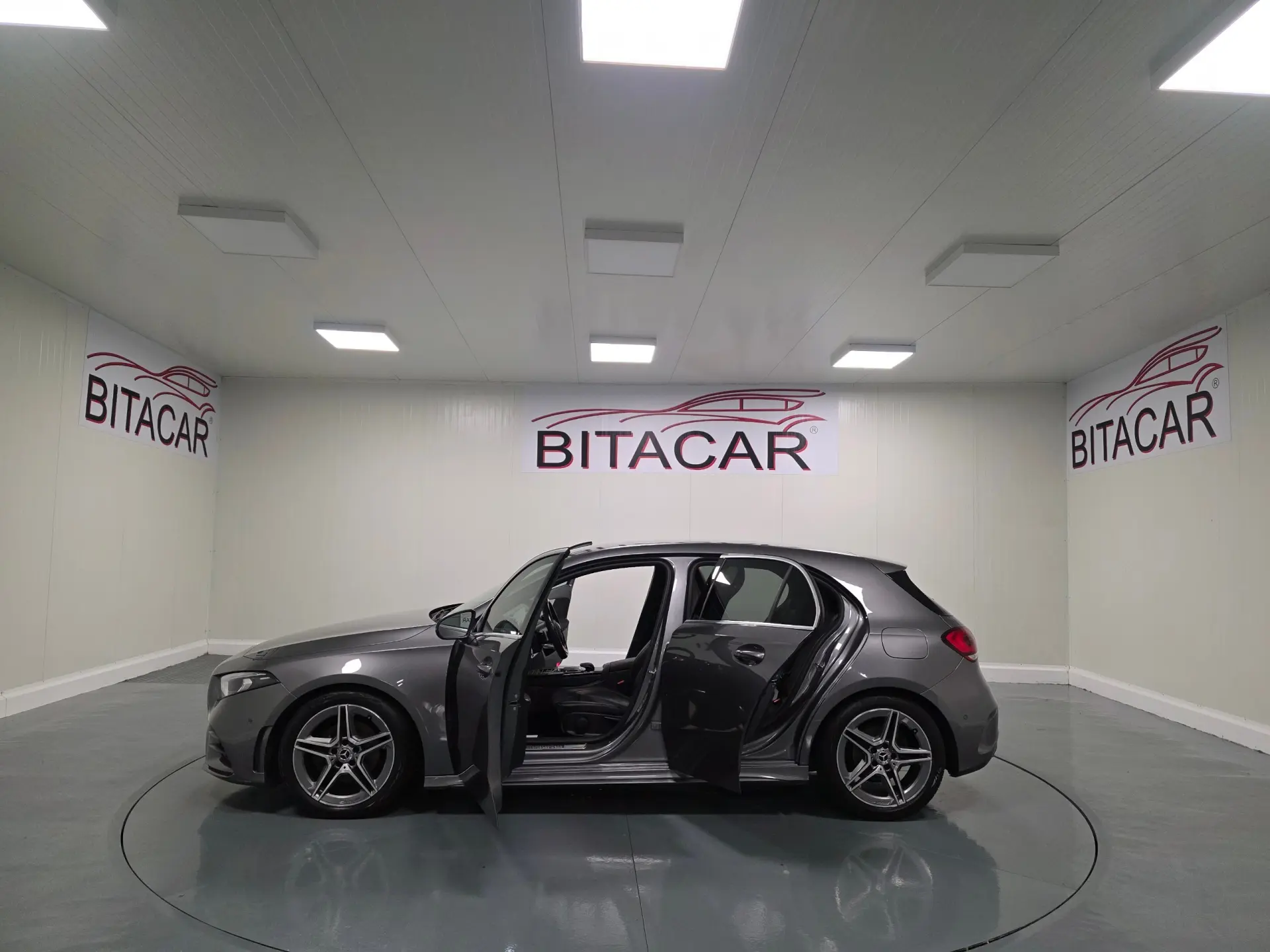 Mercedes-Benz A 180 d AMG Line Aut. 29