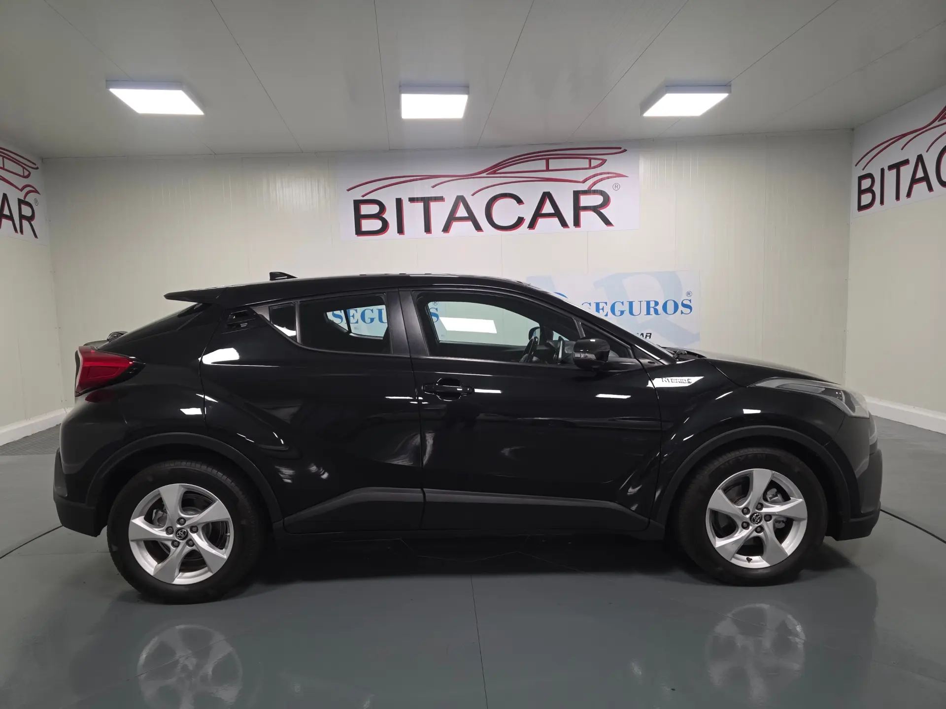 Toyota C-HR 1.8 HSD CONFORT 30