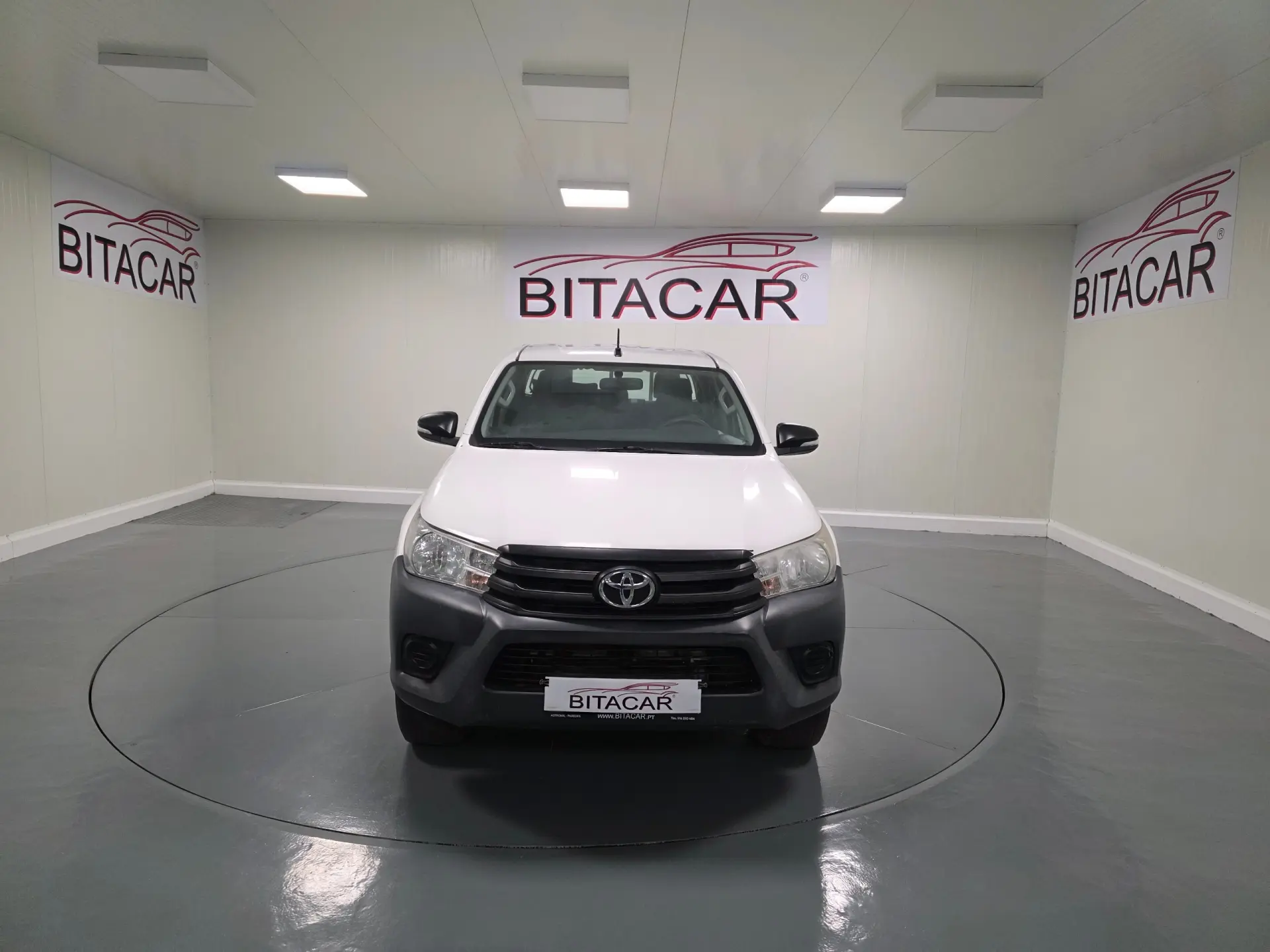 Toyota Hilux 2.4 D-4D 2WD CD Tracker 6