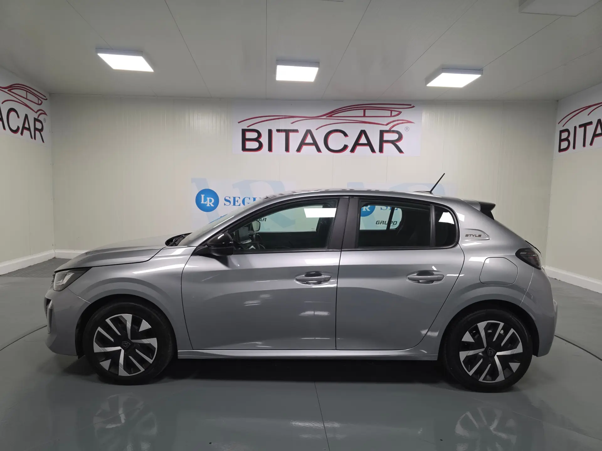 Peugeot 208 1.2 STYLE 16