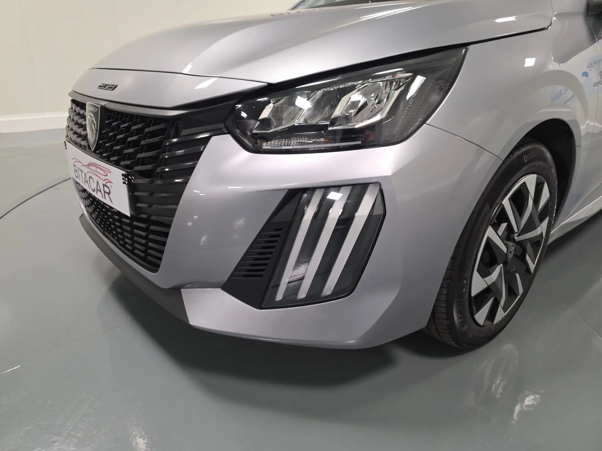 Peugeot 208 1.2 STYLE 11