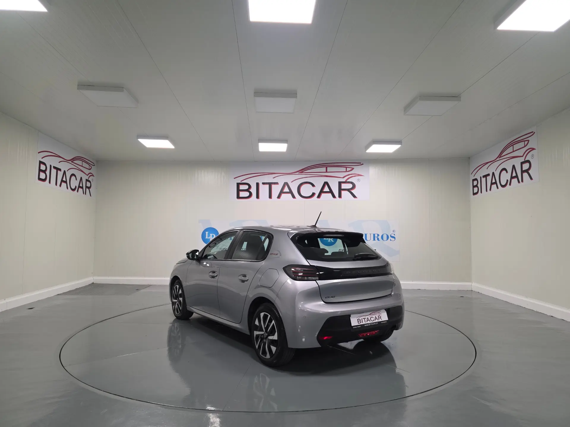 Peugeot 208 1.2 STYLE 18