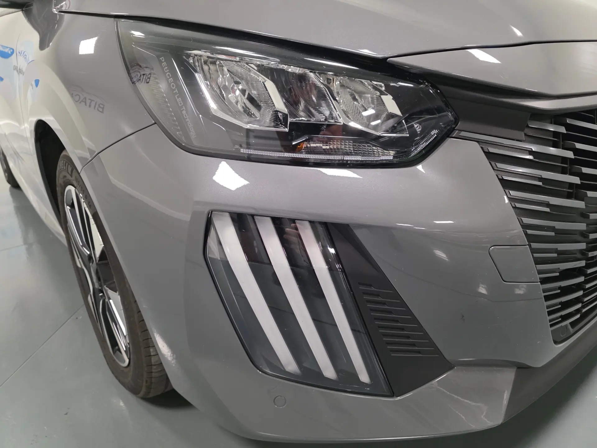 Peugeot 208 ALLURE 5